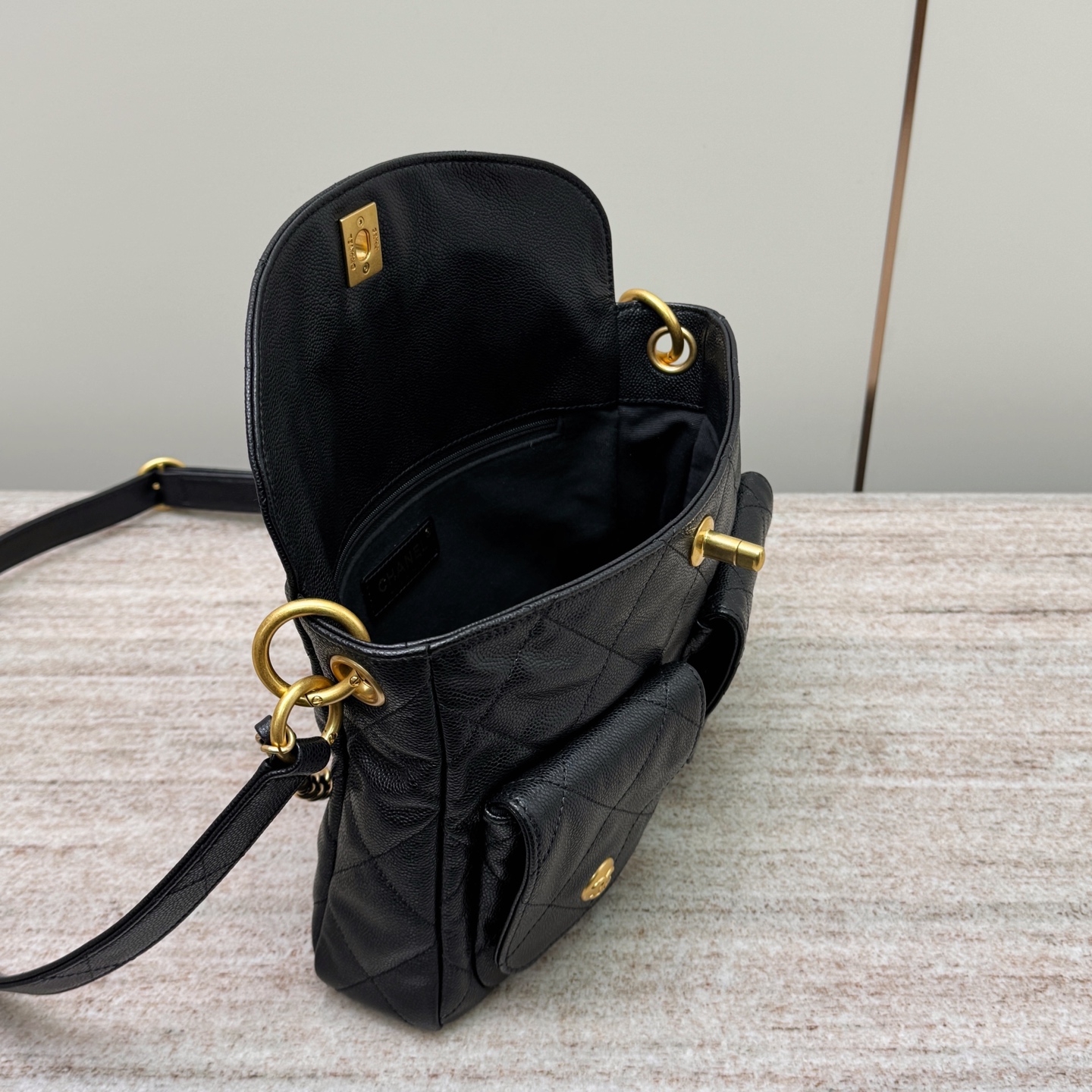 CHANEL Женская сумка Hobo 25P из телячьей кожи