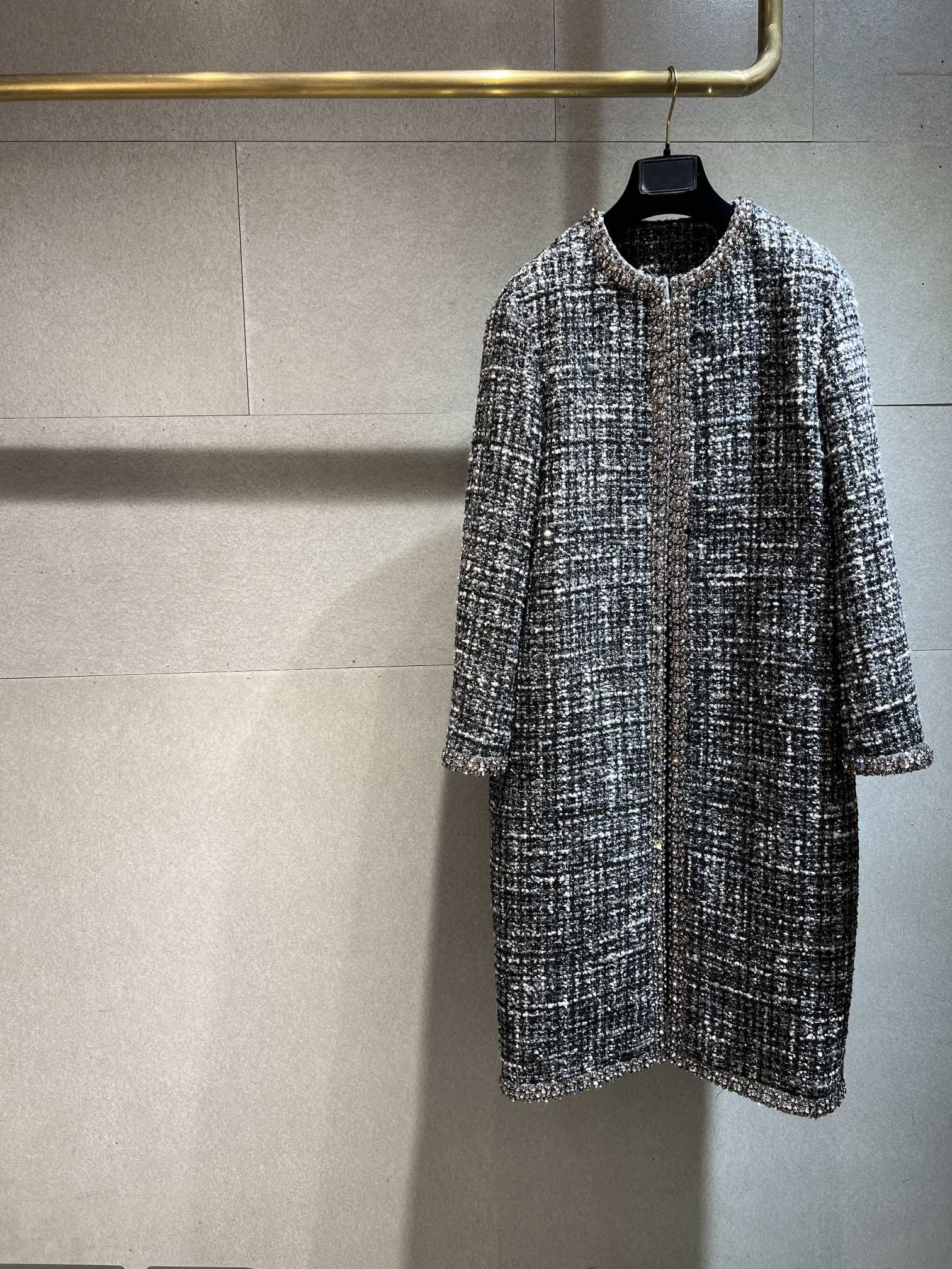 CHANEL Женское пальто из шерстяного твида CHANEL Женское пальто из шерстяного твида