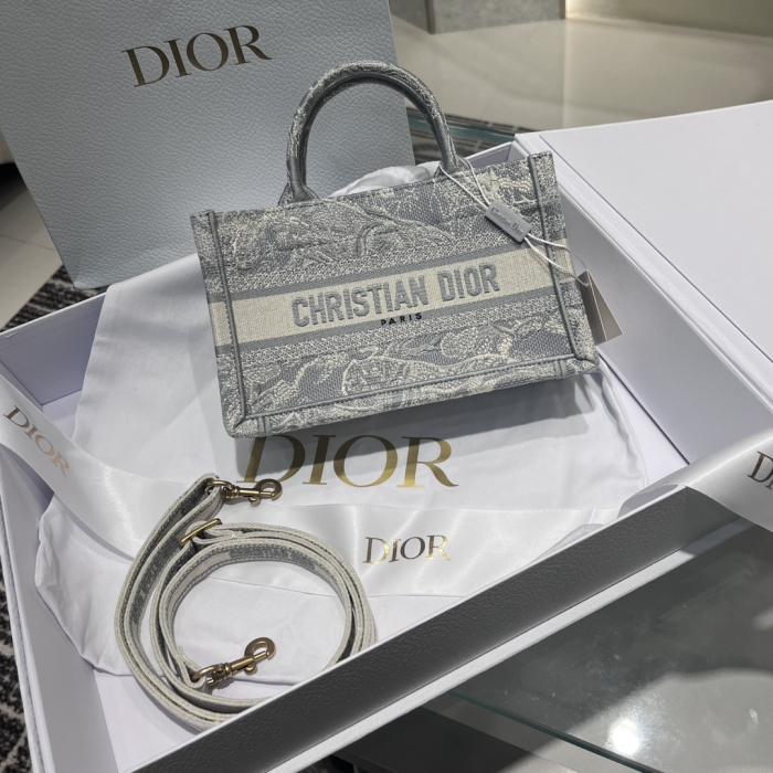 CHRISTIAN DIOR Женская сумка Dior Book Tote mini