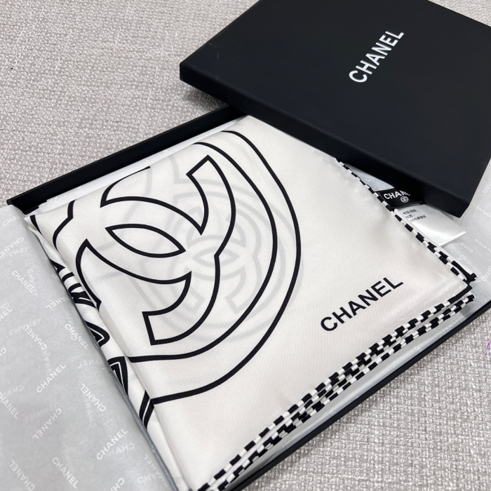 CHANEL Женский платок шёлк