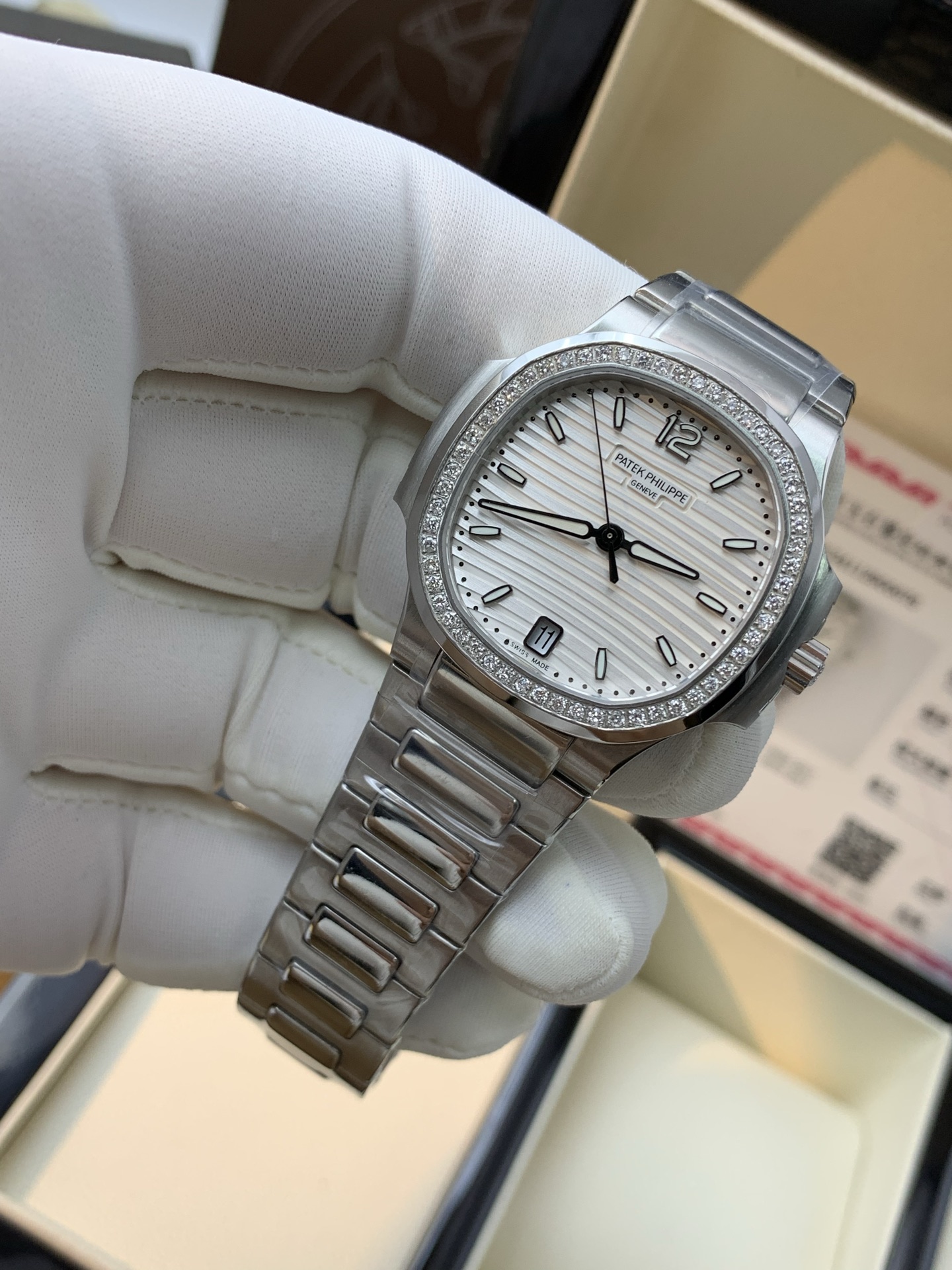 PATEK PHILIPPE Женские часы Nautilus 7118/1200A-010 PATEK PHILIPPE Женские часы Nautilus 7118/1200A-010