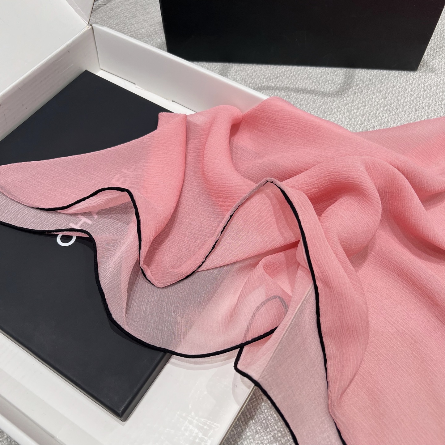 CHANEL Женский платок шёлк