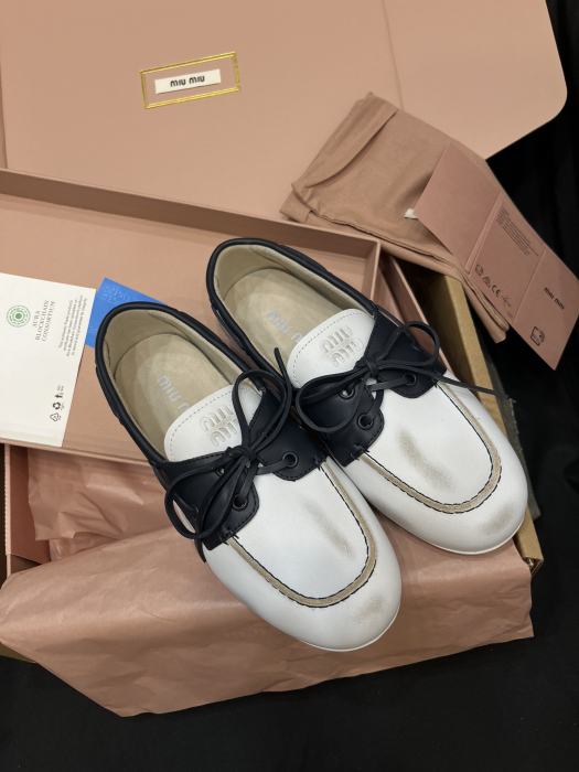 MIU MIU Женские двухцветные лоферы из выбеленной кожи без подкладки