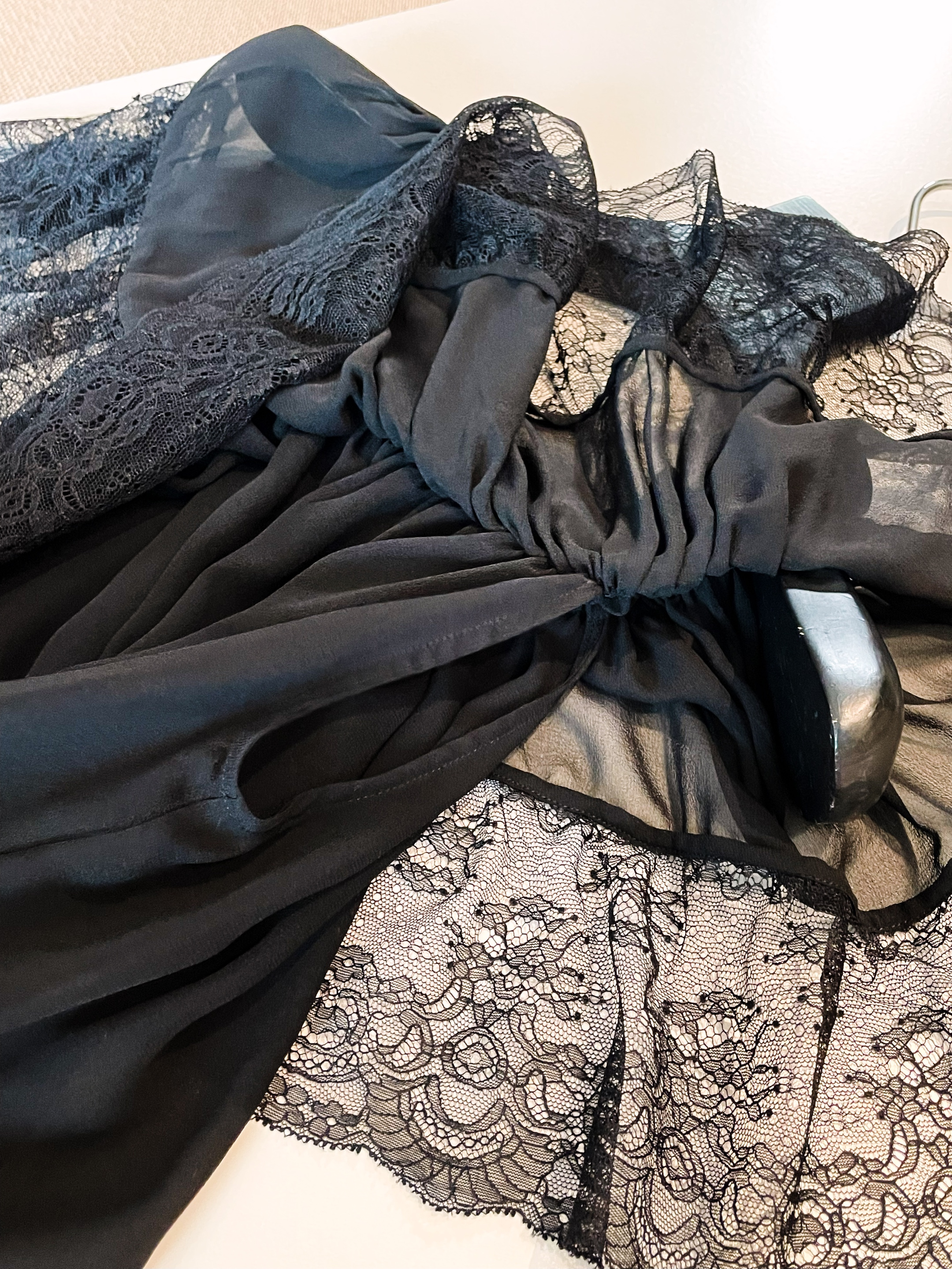 SAINT LAURENT Женский кружевной топ SAINT LAURENT Женский кружевной топ