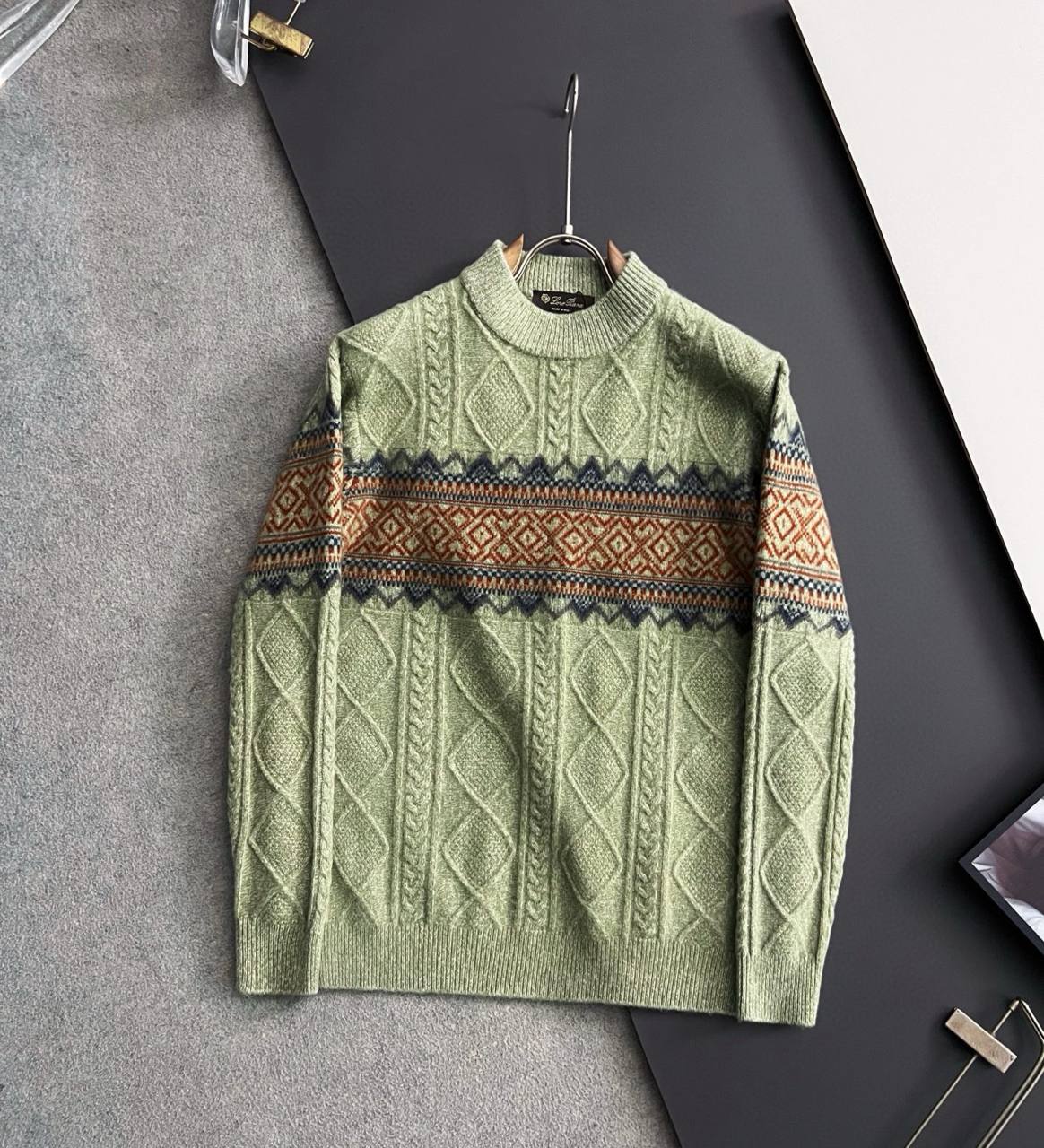 LORO PIANA Мужской свитер из шерсти  LORO PIANA Мужской свитер из шерсти