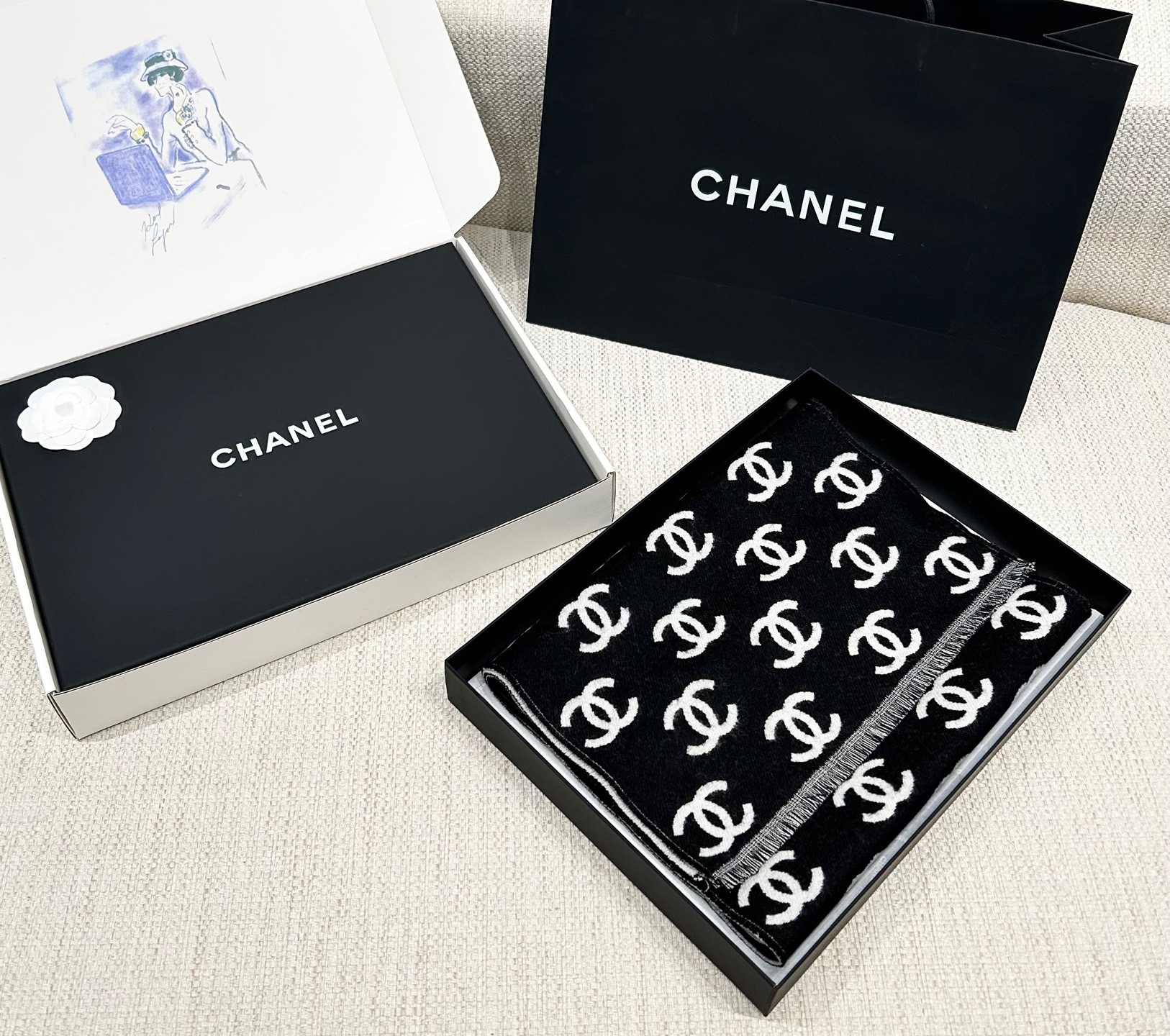 CHANEL Женский шарф CHANEL Женский шарф