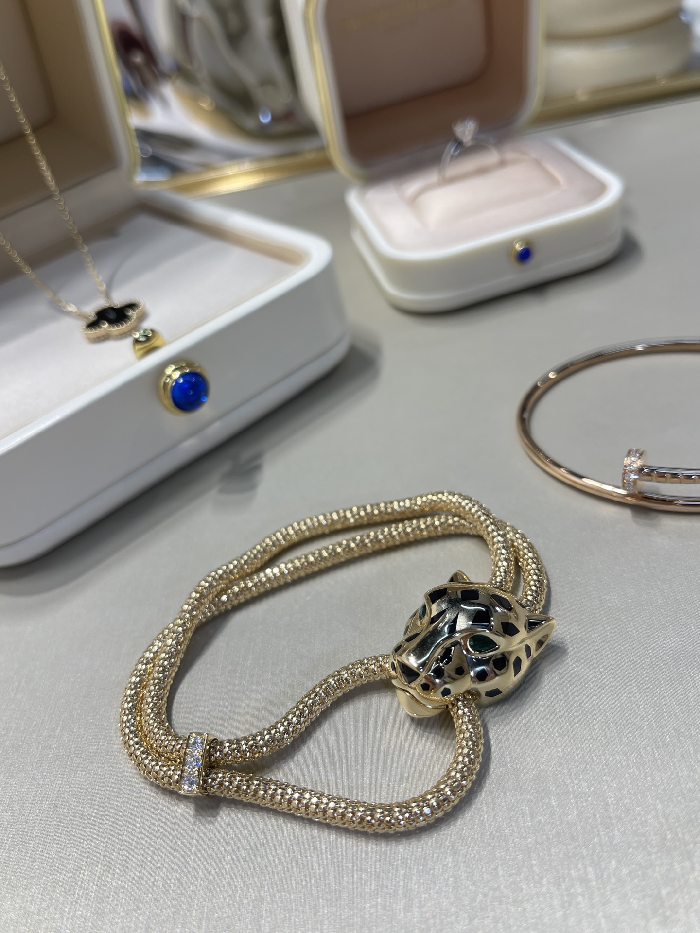 CARTIER Браслет Panthère жёлтое золото, бриллианты и оникс CARTIER Браслет Panthère жёлтое золото, бриллианты и оникс