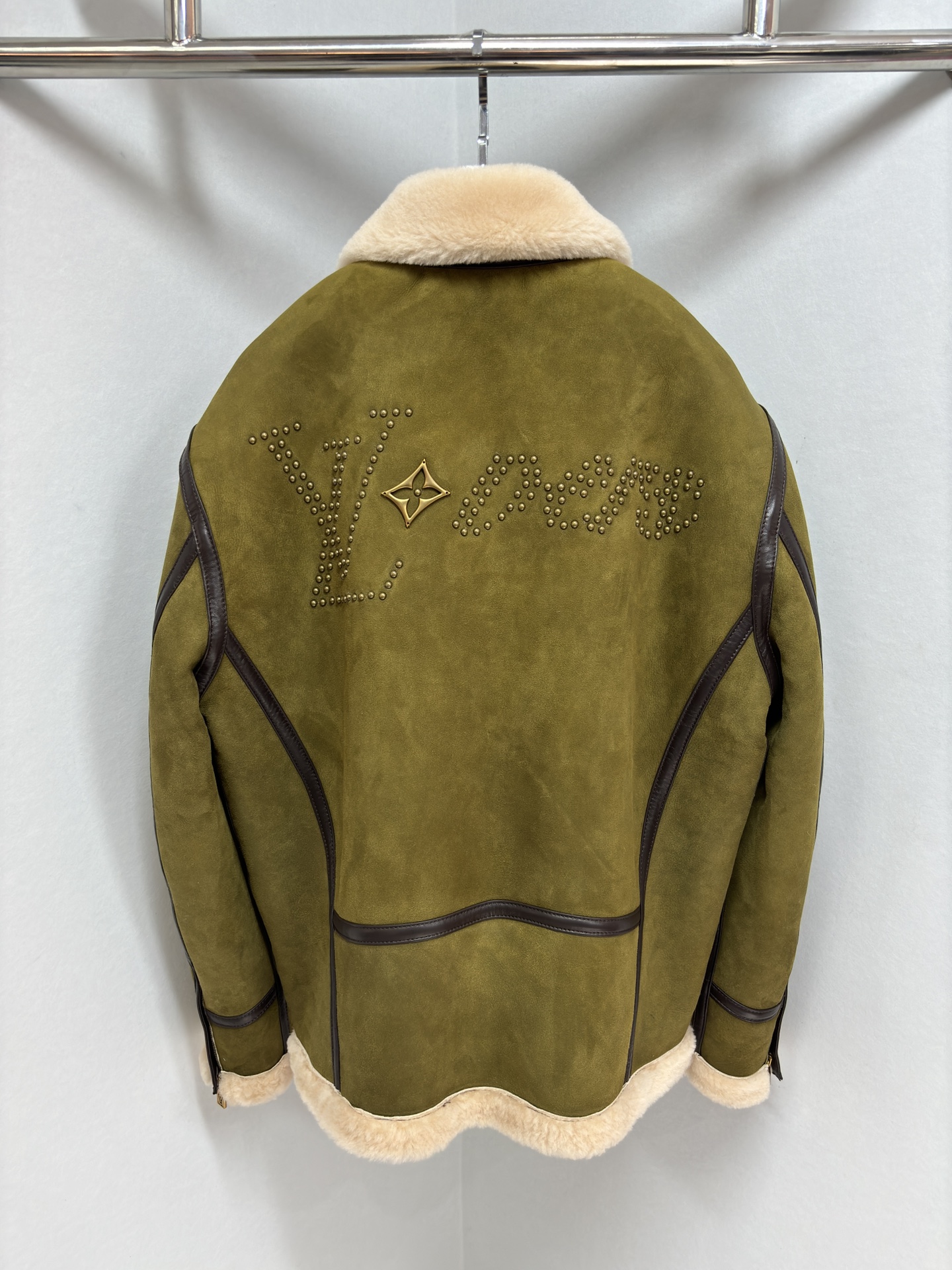 LOUIS VUITTON Мужская дублёнка из замши и овечьей шерсти LOUIS VUITTON Мужская дублёнка из замши и овечьей шерсти