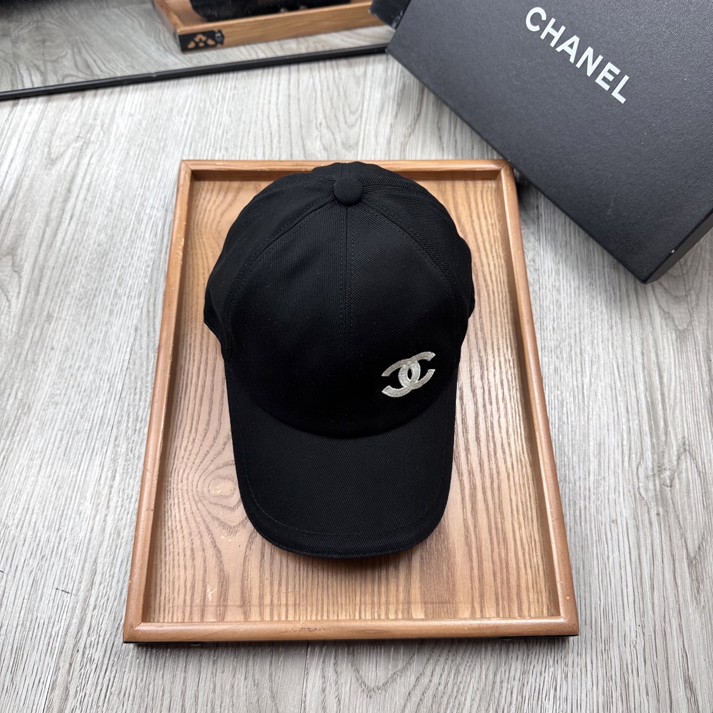 CHANEL Женская Кепка