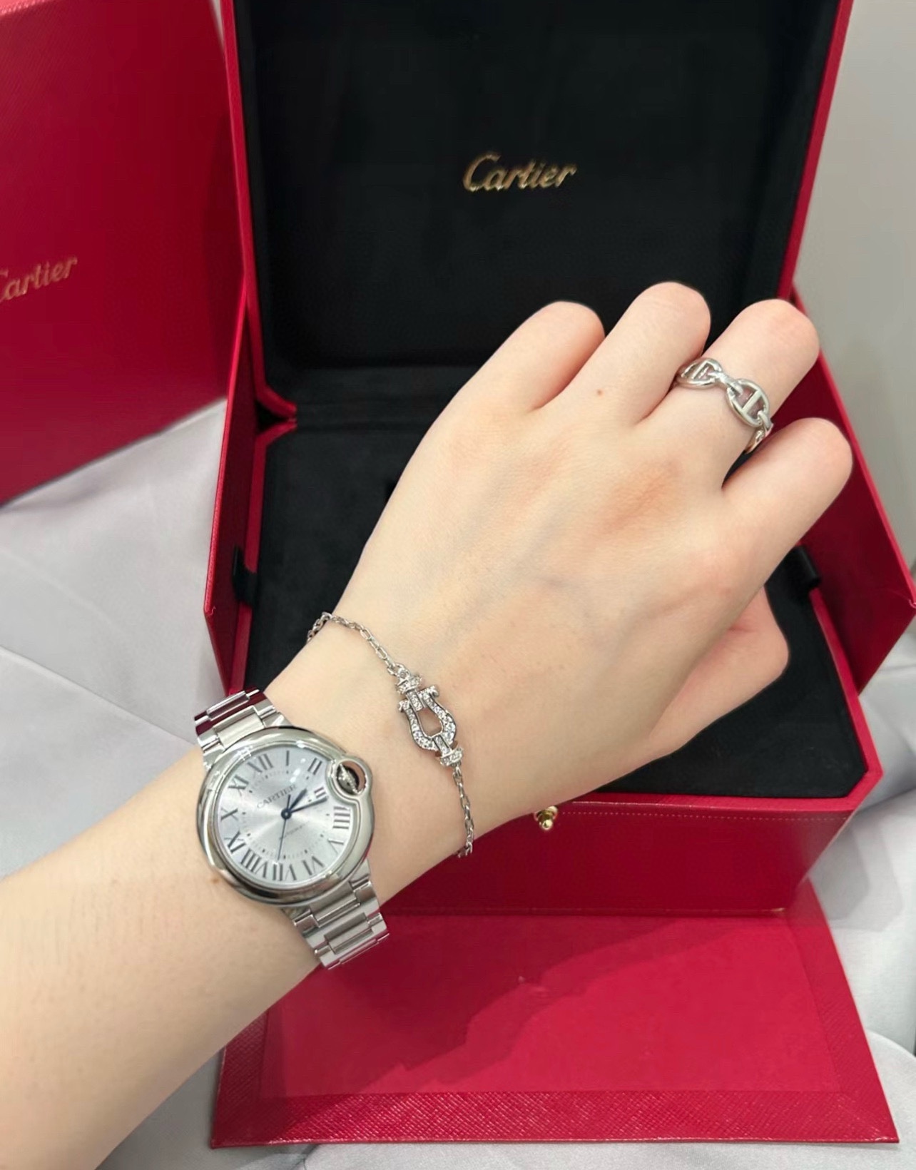 CARTIER Женские часы Ballon Bleu WSBB0062 33 мм CARTIER Женские часы Ballon Bleu WSBB0062 33 мм