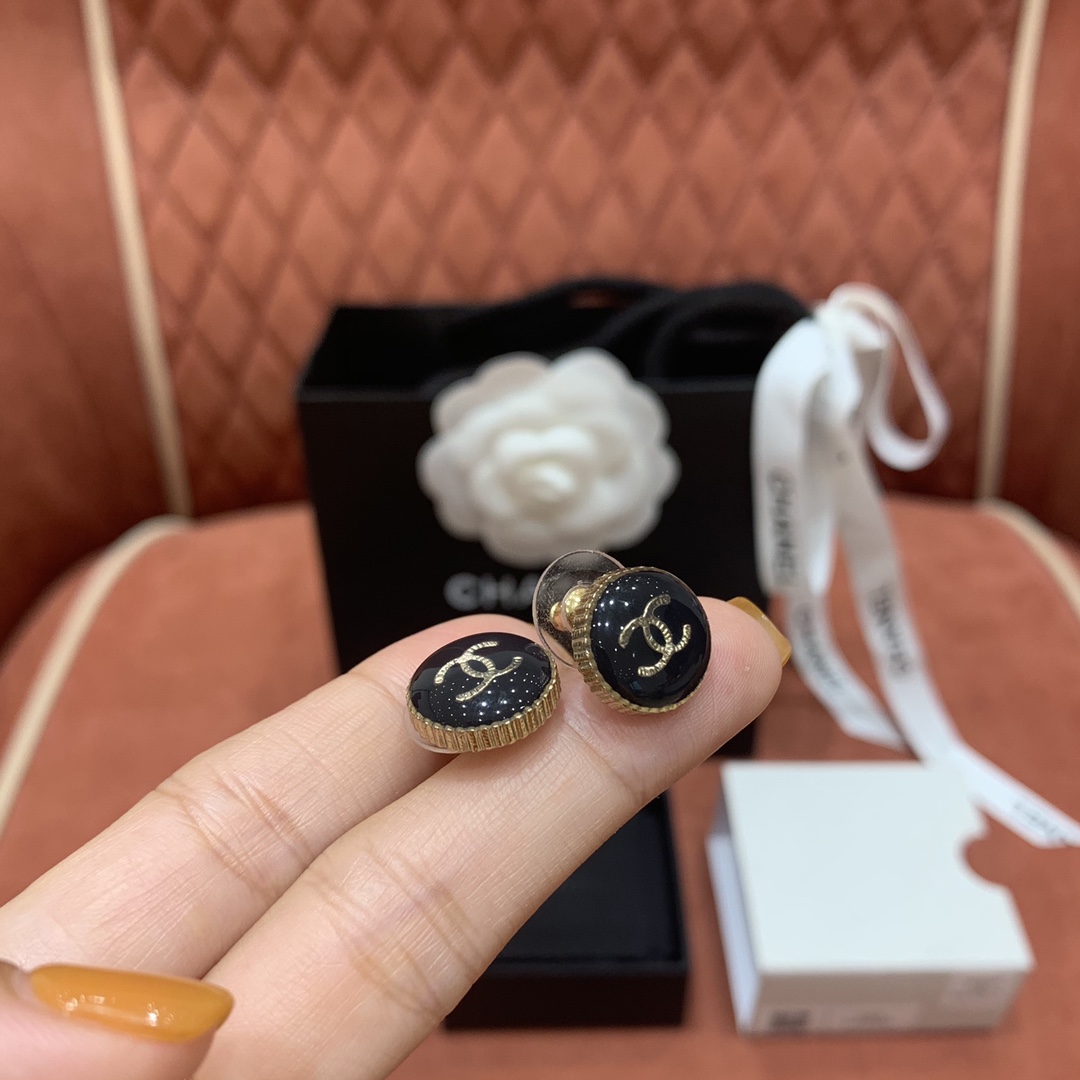 CHANEL Женские серьги CHANEL Женские серьги