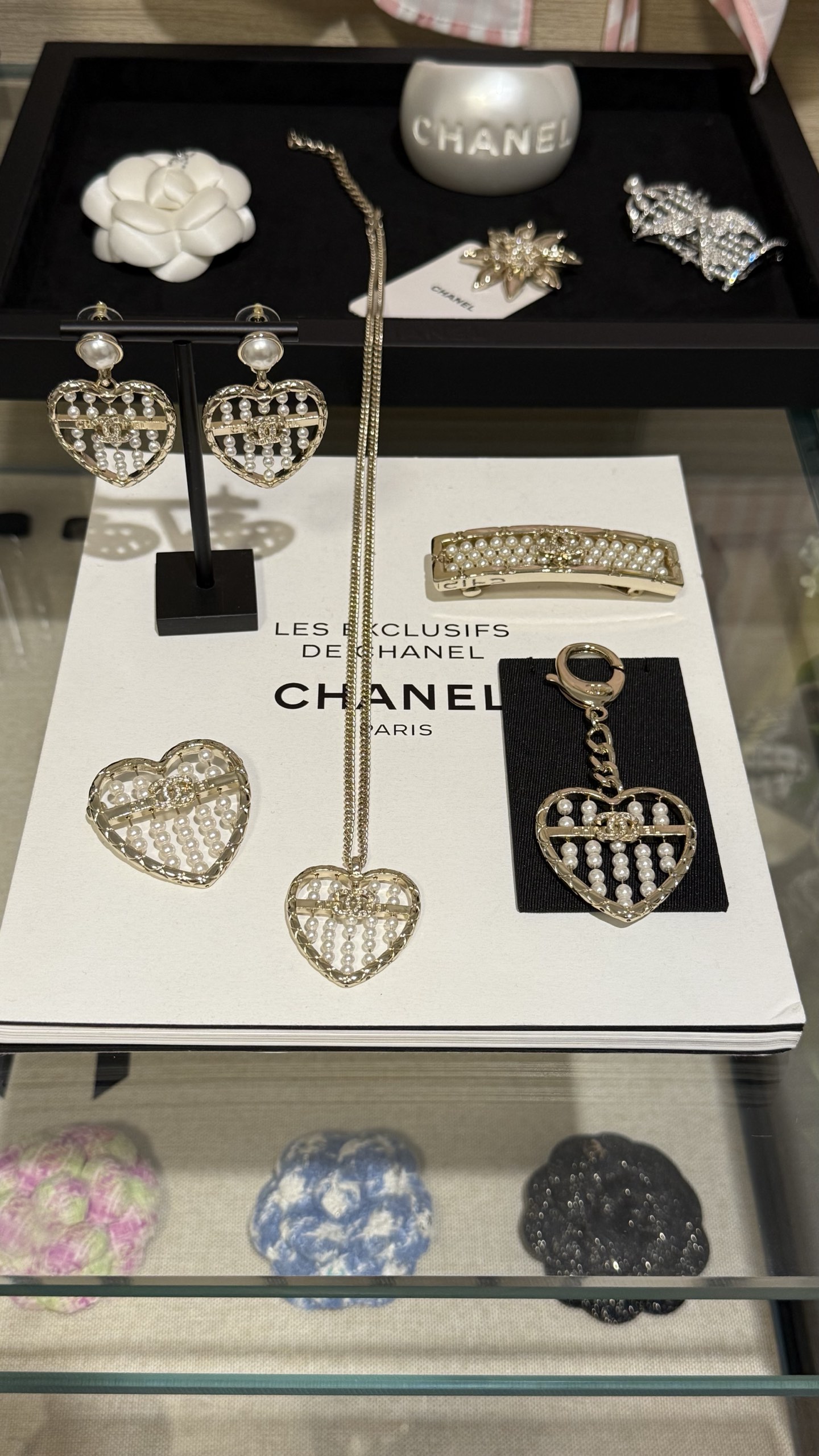 CHANEL Женские серьги в форме сердца 25A CHANEL Женские серьги в форме сердца 25A