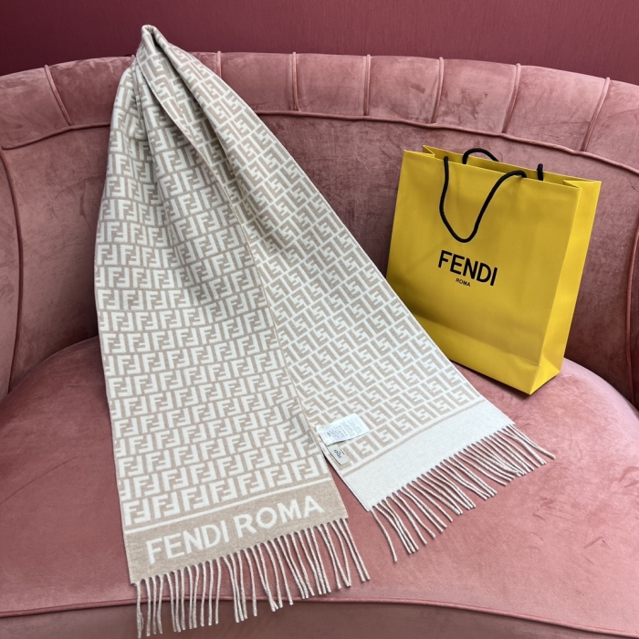 FENDI Женский шарф из шерсти и кашемира