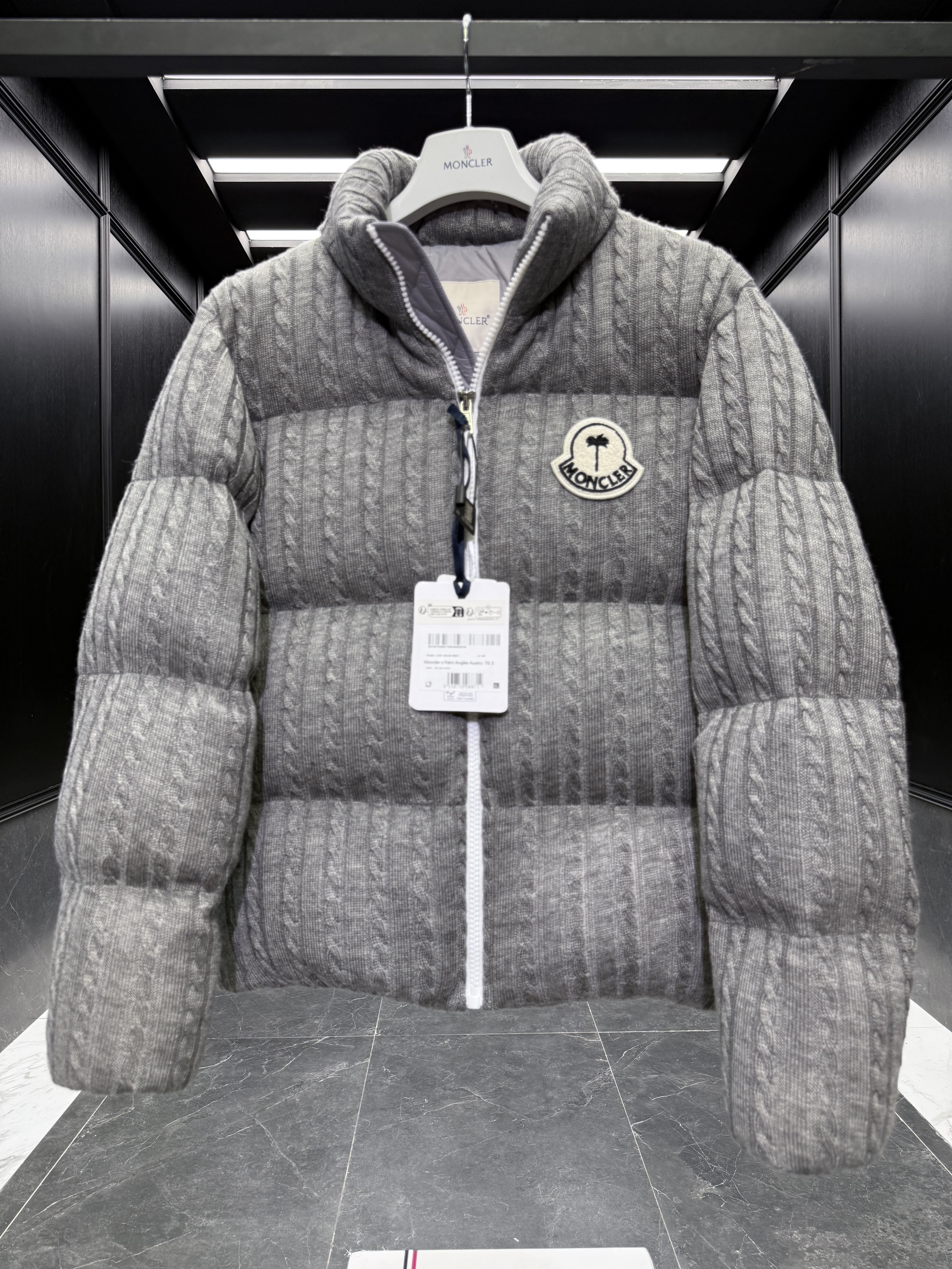 MONCLER Мужской пуховик Palms Angels MONCLER Мужской пуховик Palms Angels