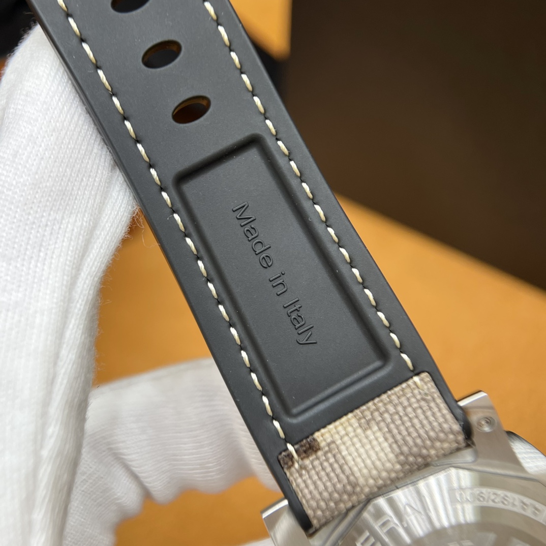 PANERAI Мужские часы Submersible Pam01518 44 мм PANERAI Мужские часы Submersible Pam01518 44 мм