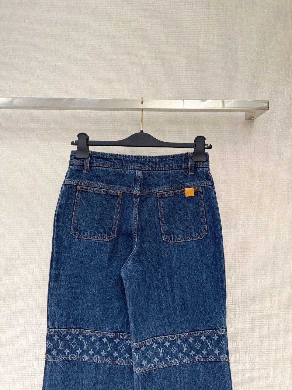 LOUIS VUITTON Женские джинсы LOUIS VUITTON Женские джинсы