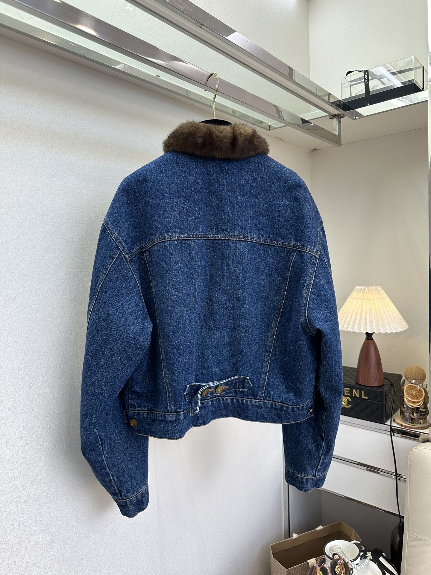 SAINT LAURENT Женская джинсовая куртка с мехом SAINT LAURENT Женская джинсовая куртка с мехом