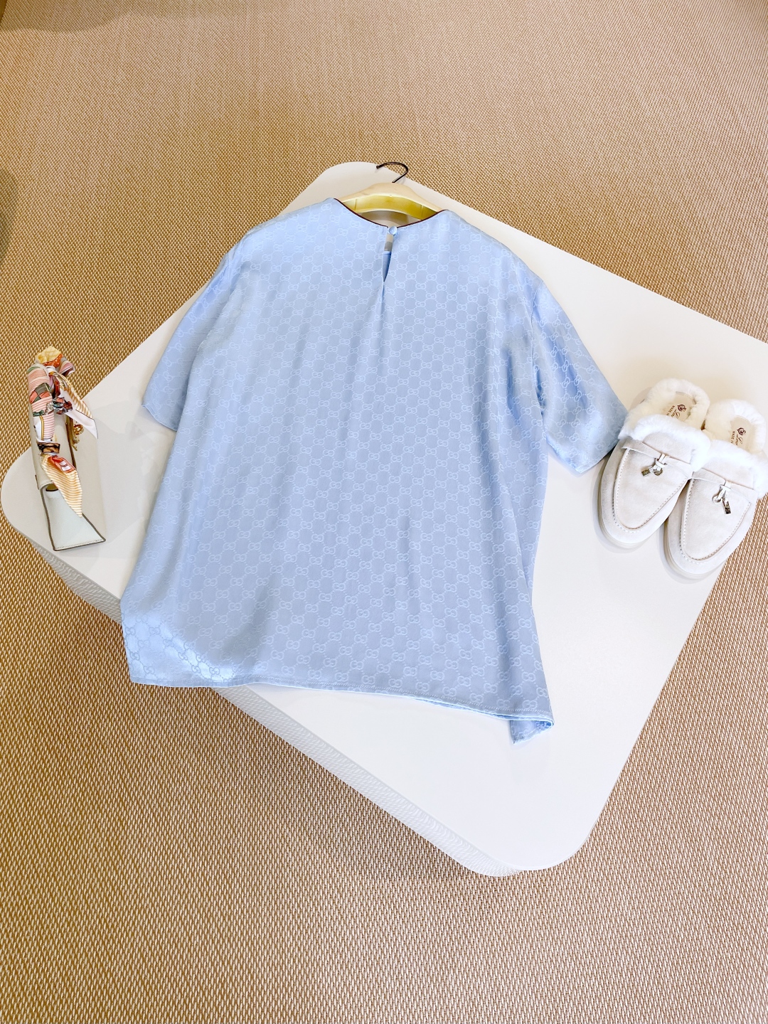 GUCCI Женская футболка из атласа  GUCCI Женская футболка из атласа