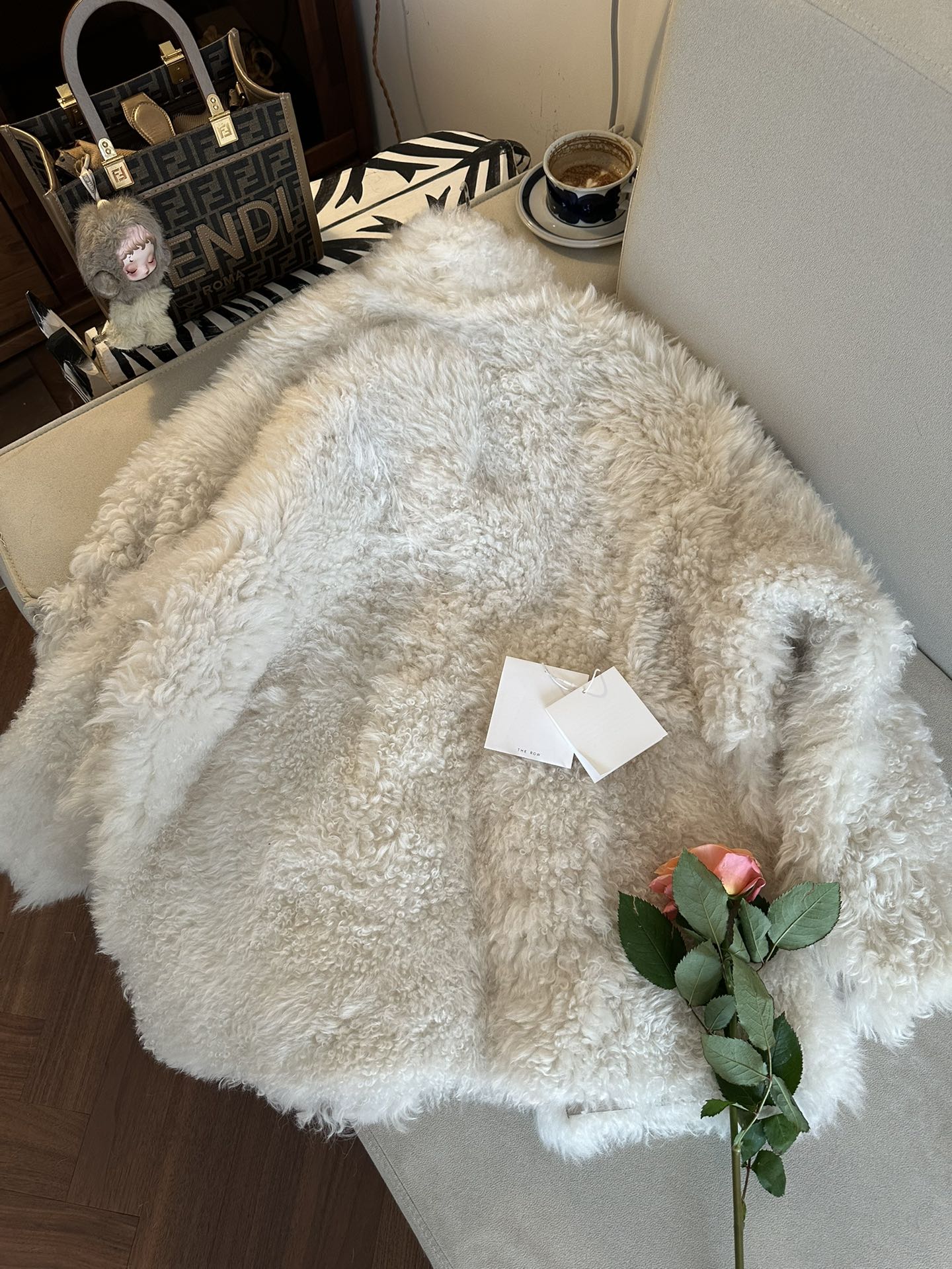 THE ROW Женская шуба из овчины  THE ROW Женская шуба из овчины