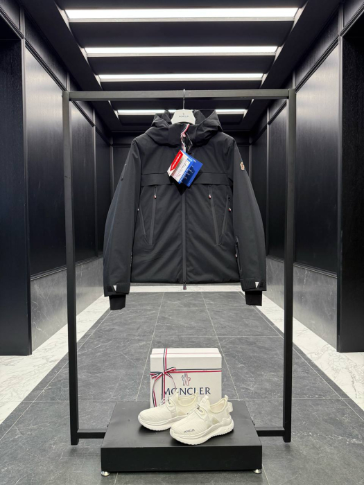 MONCLER Мужской пуховик