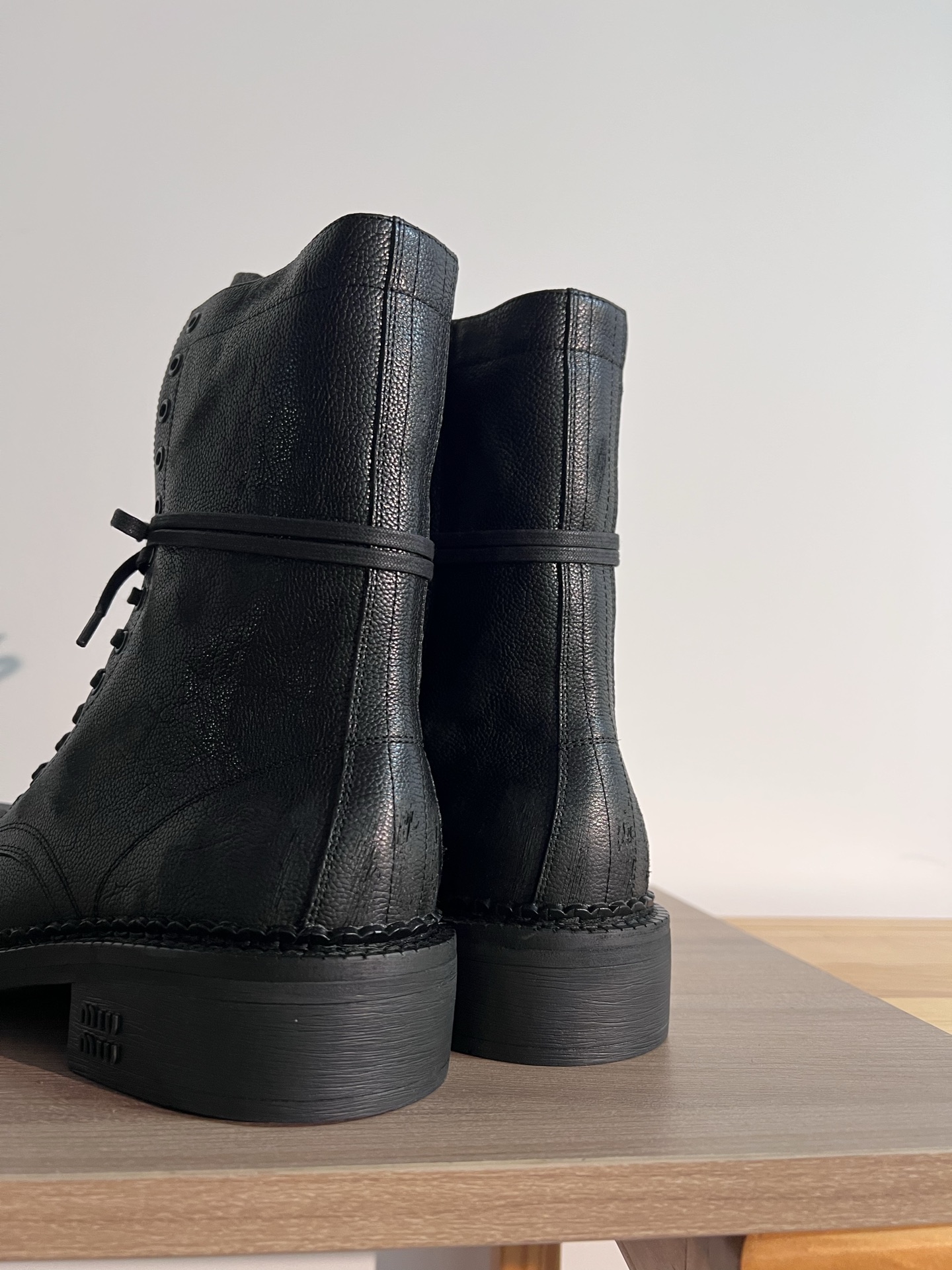 MIU MIU Женские ботинки из телячьей кожи MIU MIU Женские ботинки из телячьей кожи