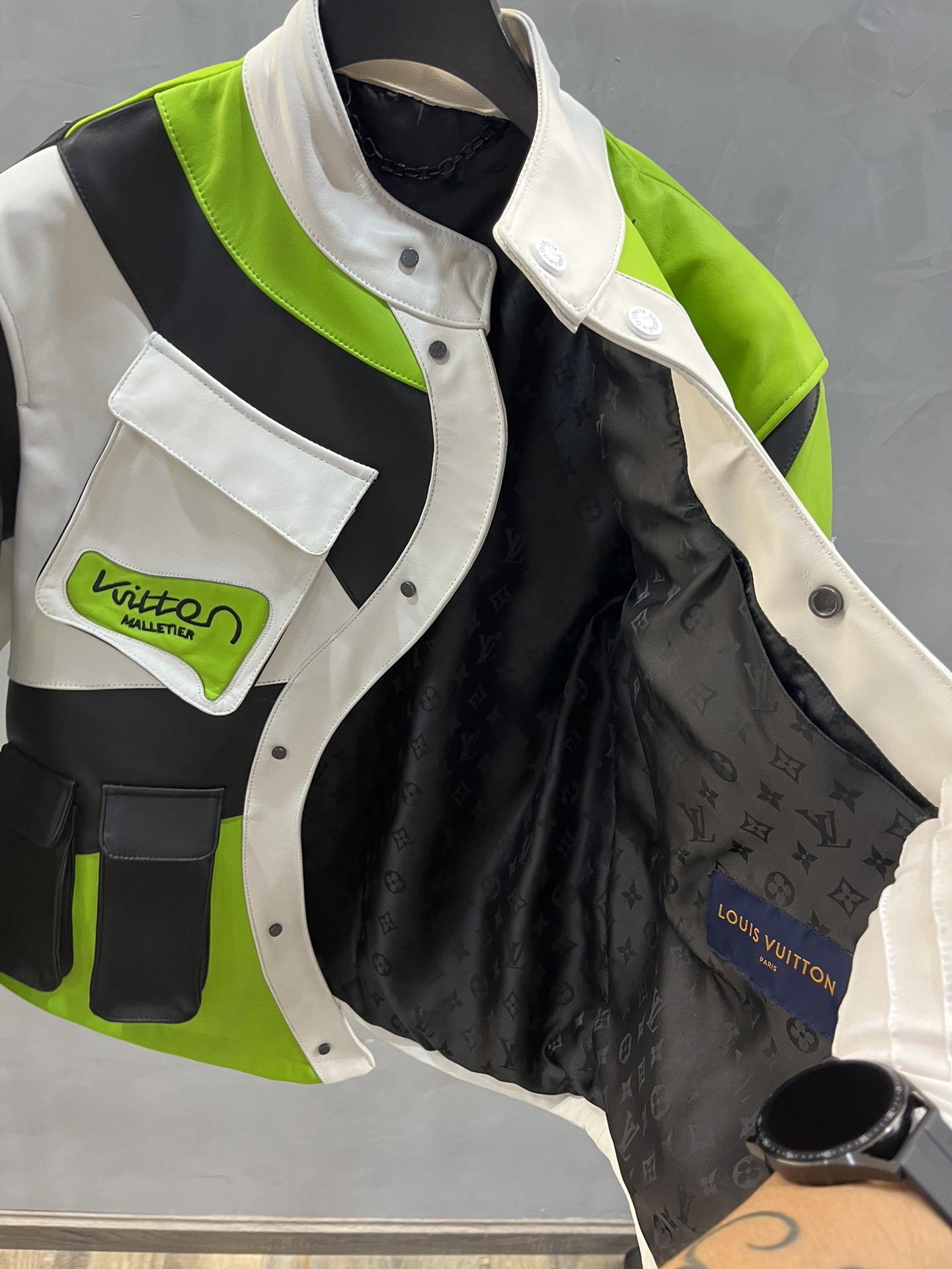 LOUIS VUITTON Мужская кожаная куртка LOUIS VUITTON Мужская кожаная куртка