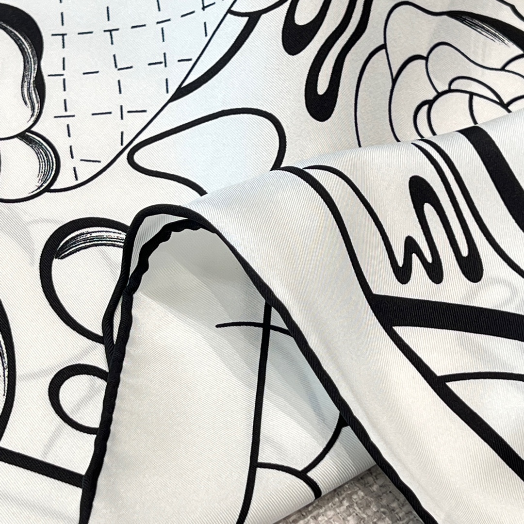 CHANEL Женский платок шёлк CHANEL Женский платок шёлк