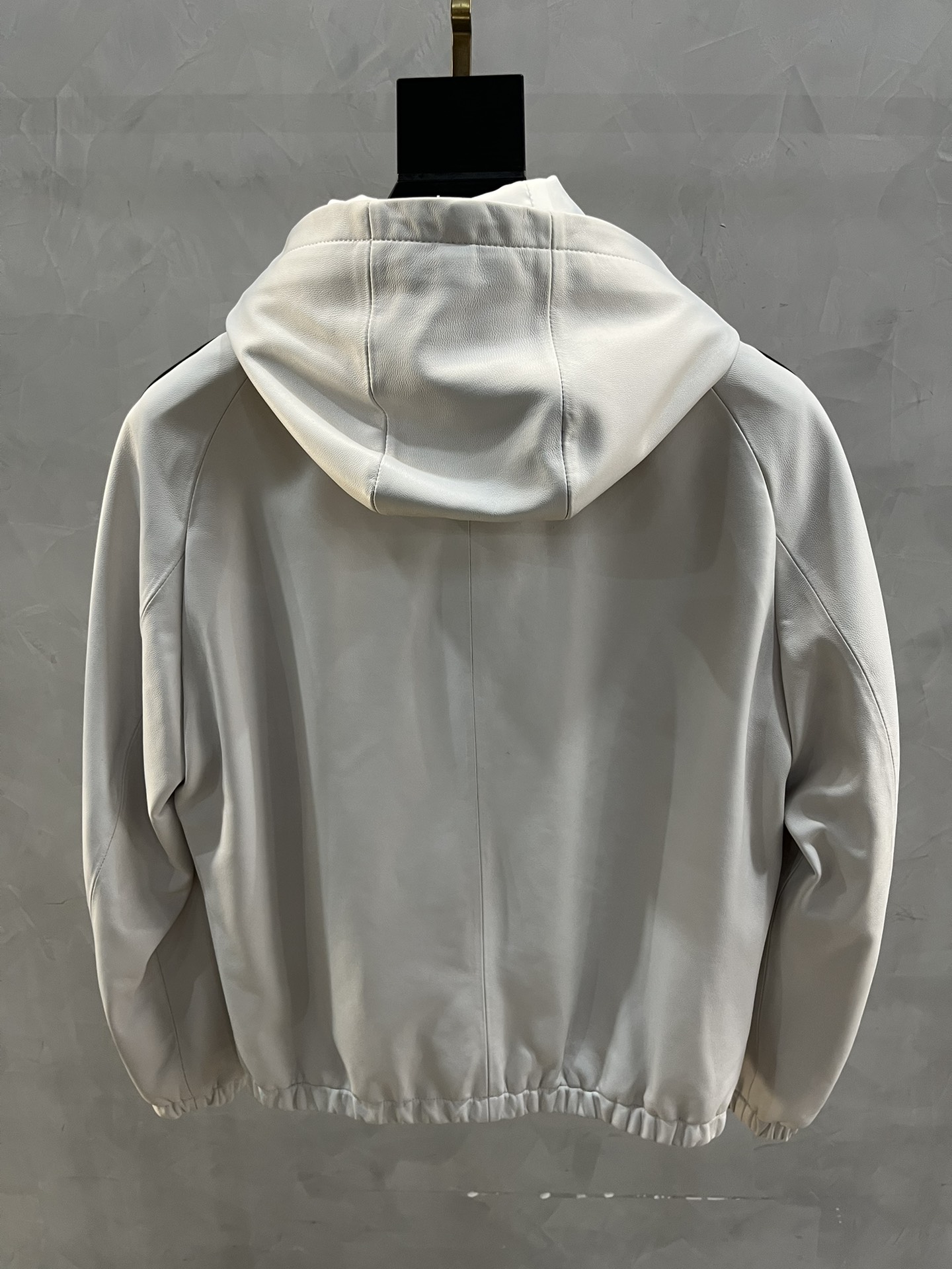 MONCLER Мужская кожаная куртка  MONCLER Мужская кожаная куртка