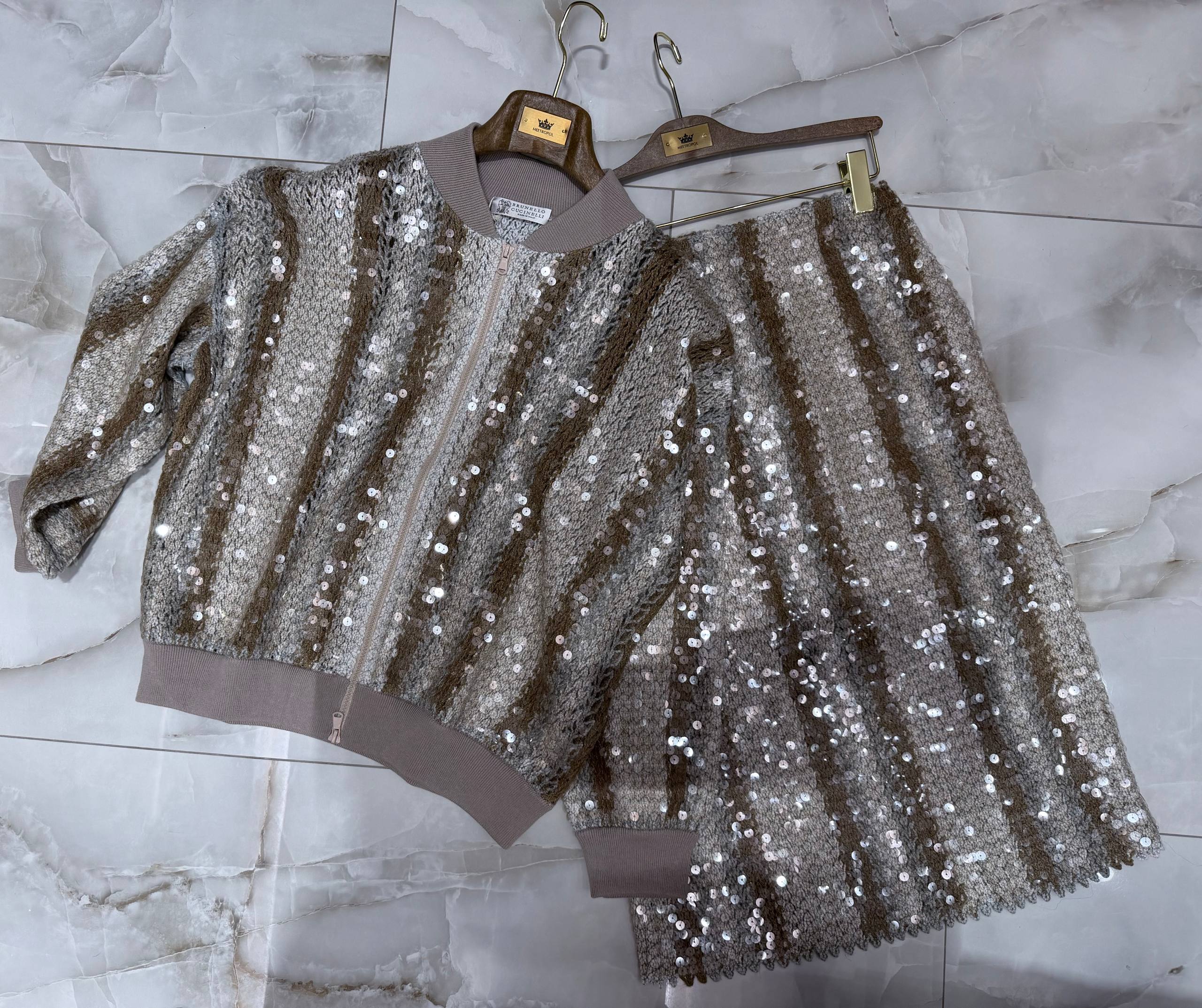 BRUNELLO CUCINELLI Женский костюм с пайетками BRUNELLO CUCINELLI Женский костюм с пайетками