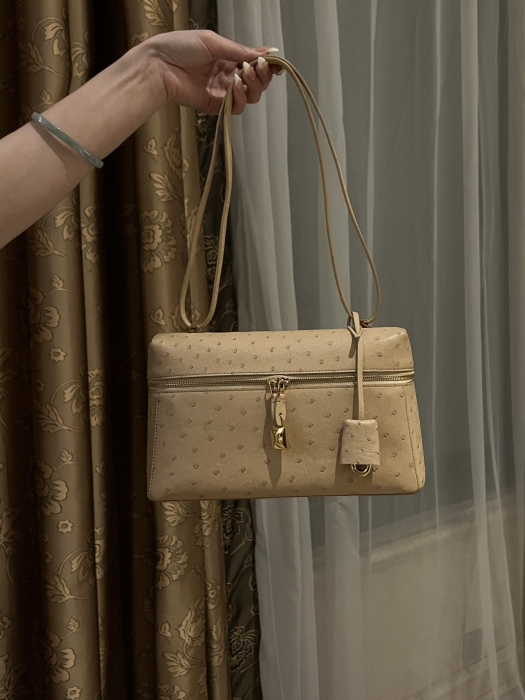 LORO PIANA Женская сумка Extra Pocket L27 страус