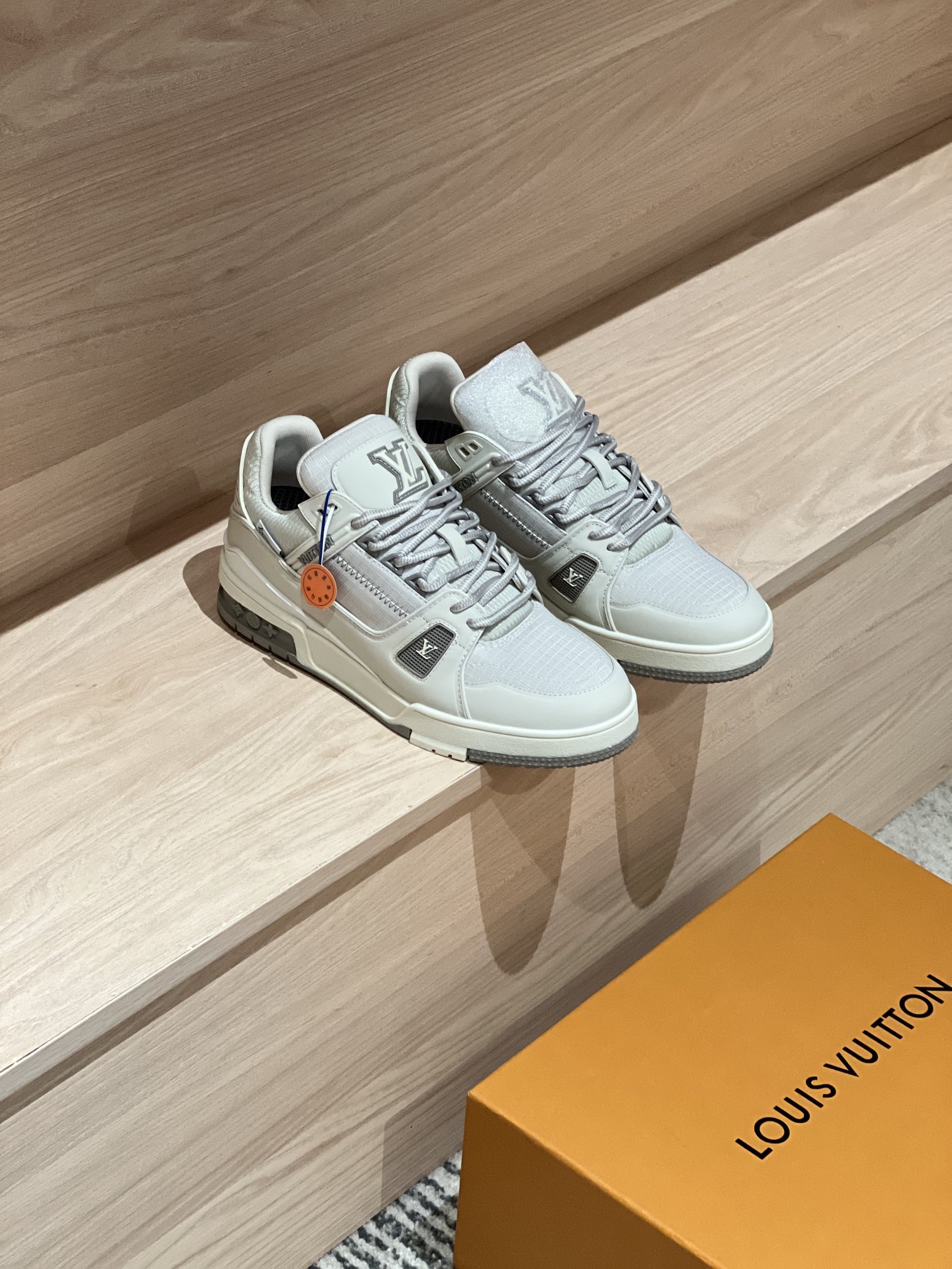 LOUIS VUITTON Кроссовки LV Trainer  LOUIS VUITTON Кроссовки LV Trainer