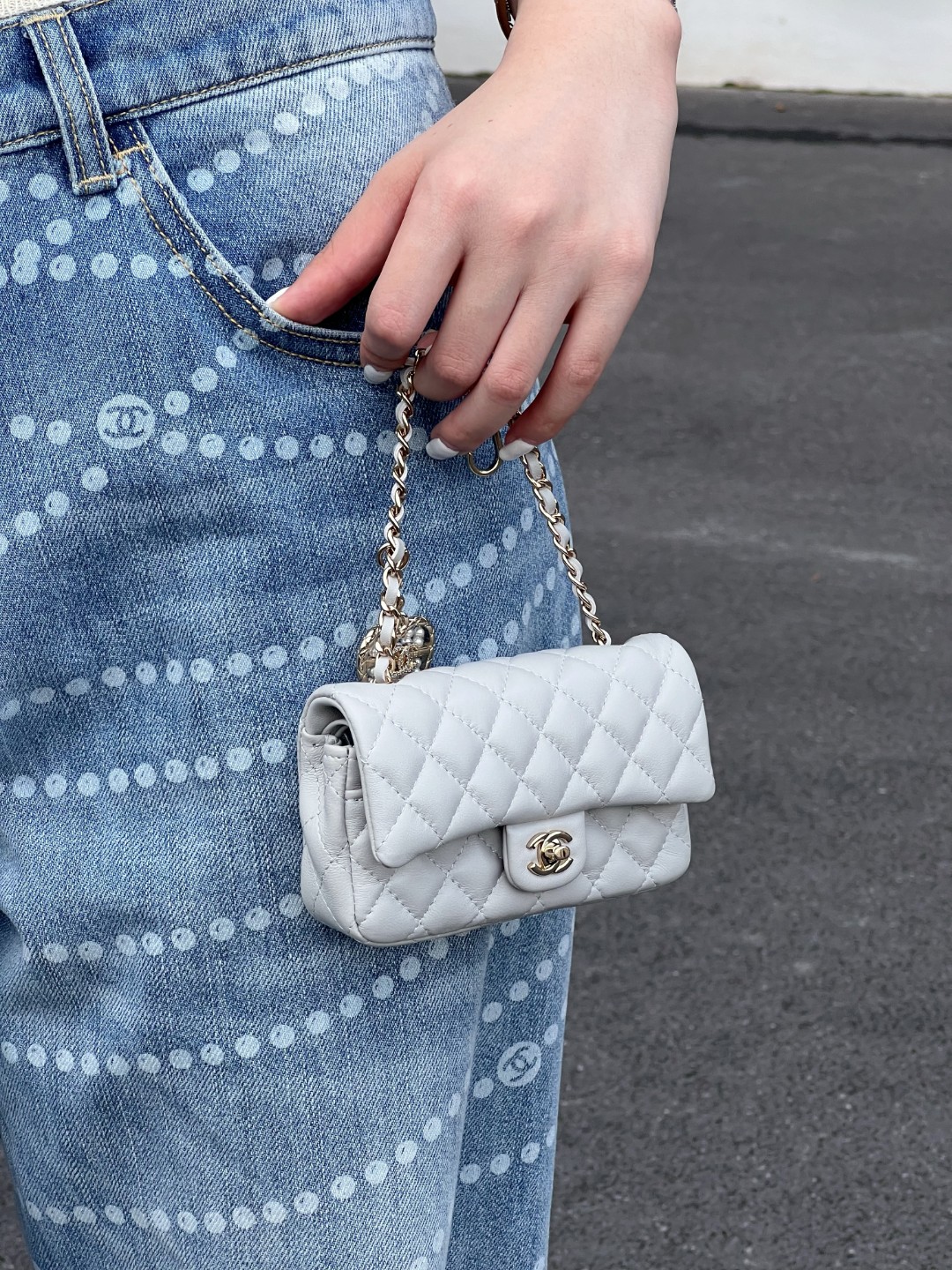 CHANEL Женская сумка-брелок Classic 11.12 