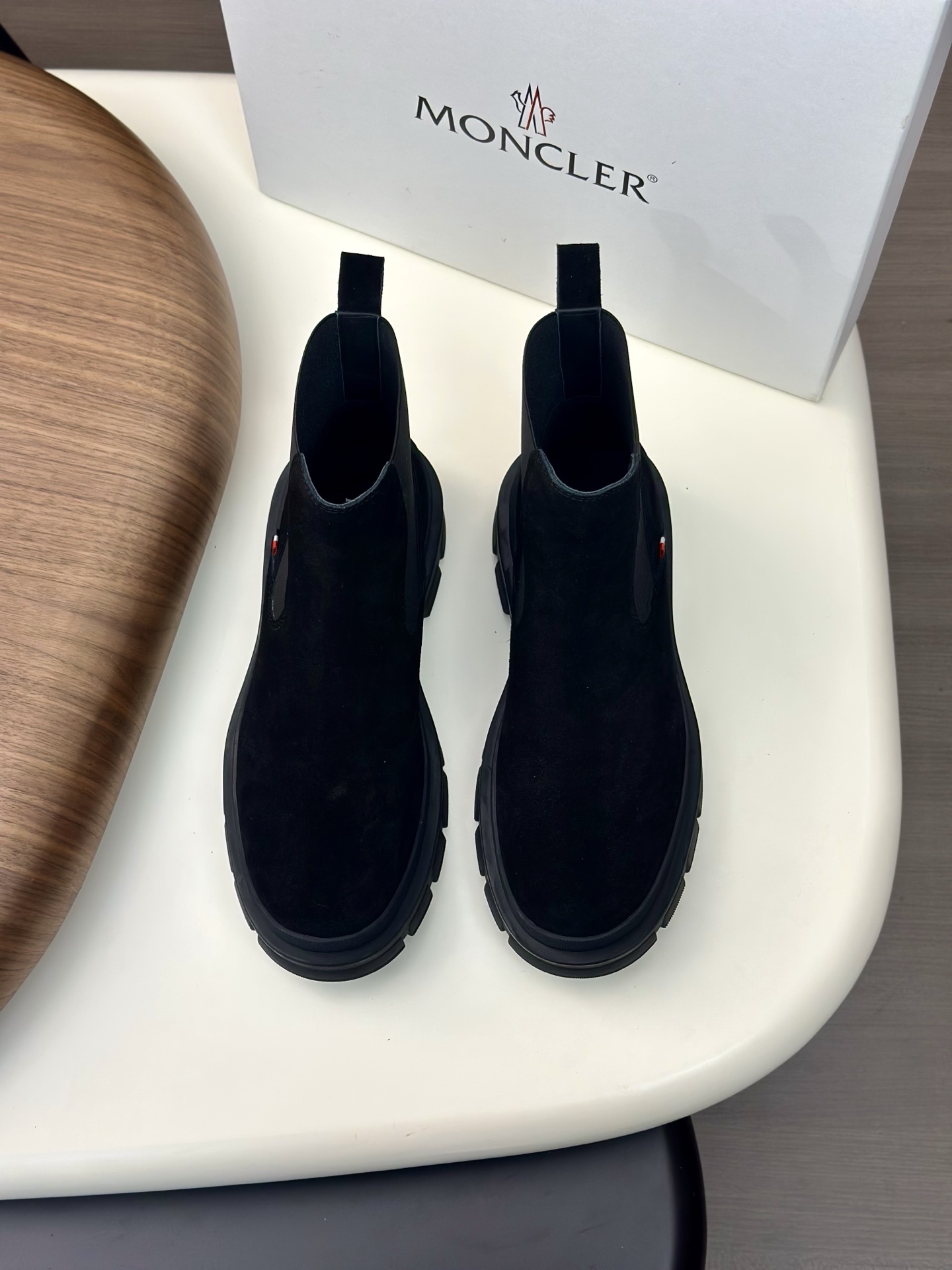 MONCLER Мужские ботинки из коровьей кожи  MONCLER Мужские ботинки из коровьей кожи