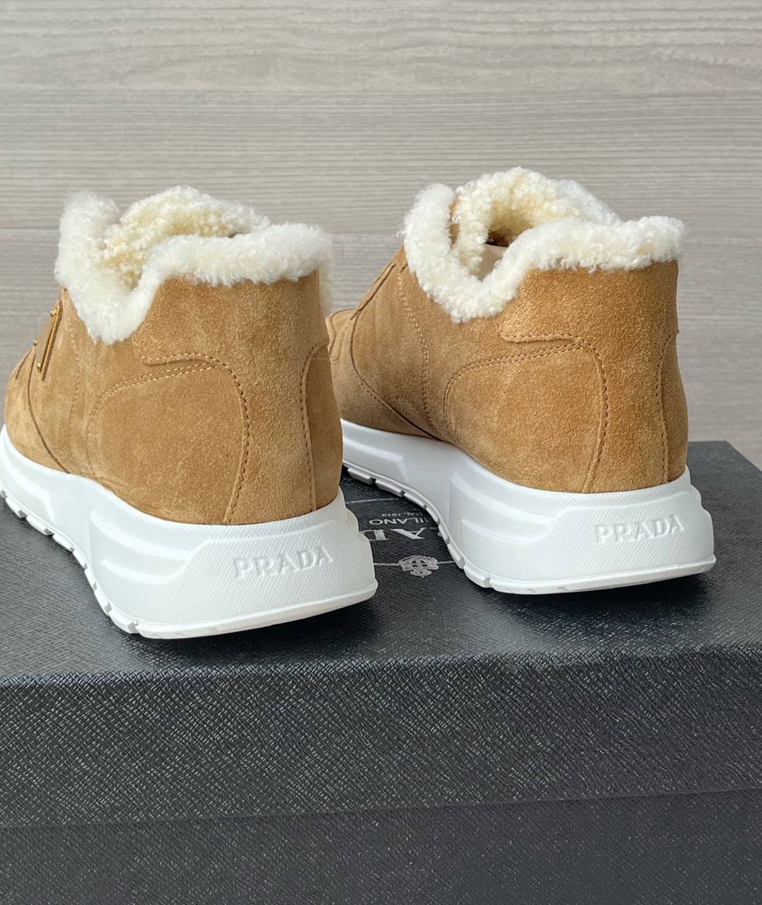 PRADA Мужские кроссовки из коровьей кожи PRADA Мужские кроссовки из коровьей кожи