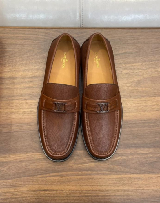 LOUIS VUITTON Мужские лоферы коровья кожа