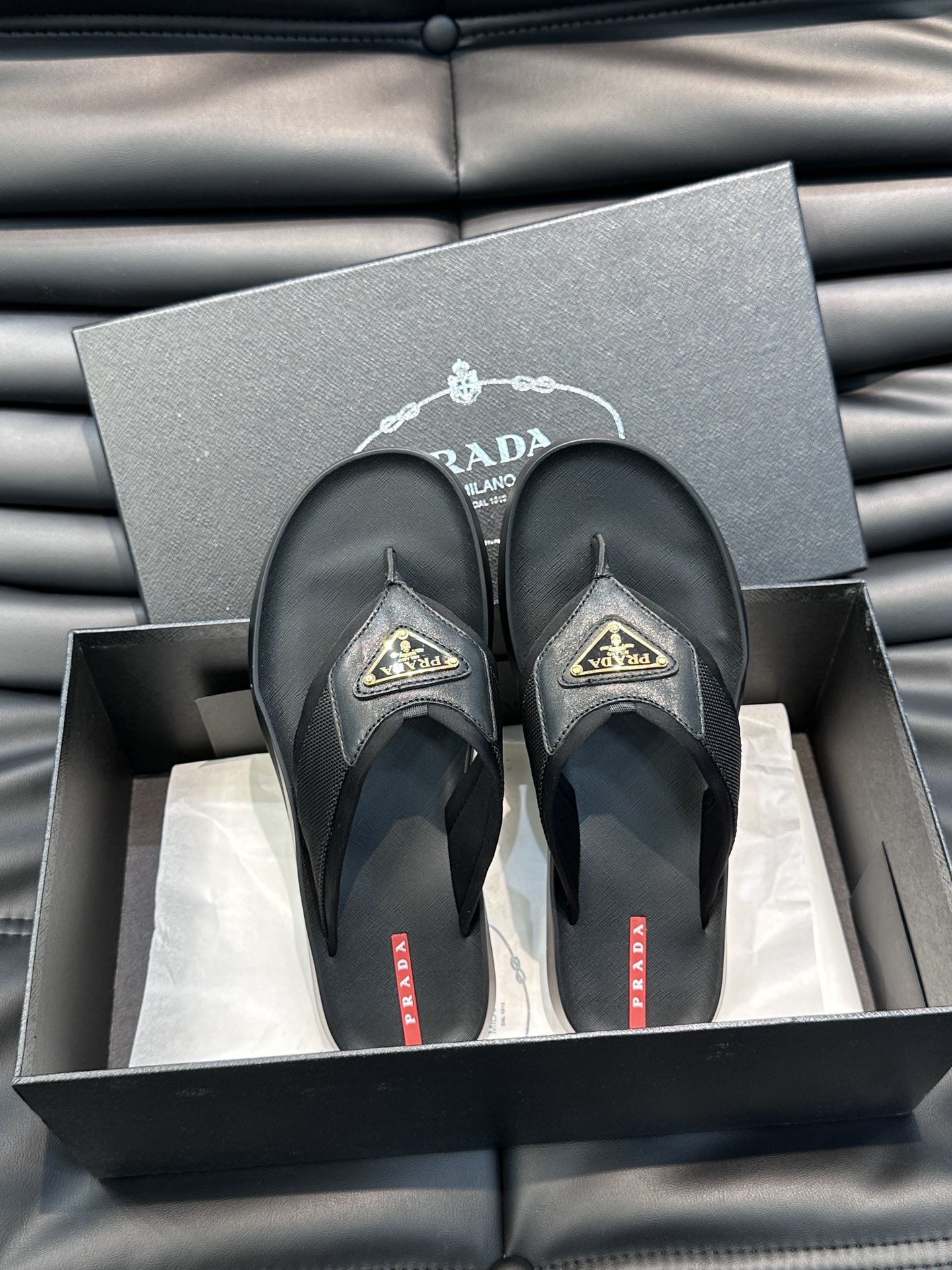 PRADA Мужские шлёпанцы-вьетнамки
