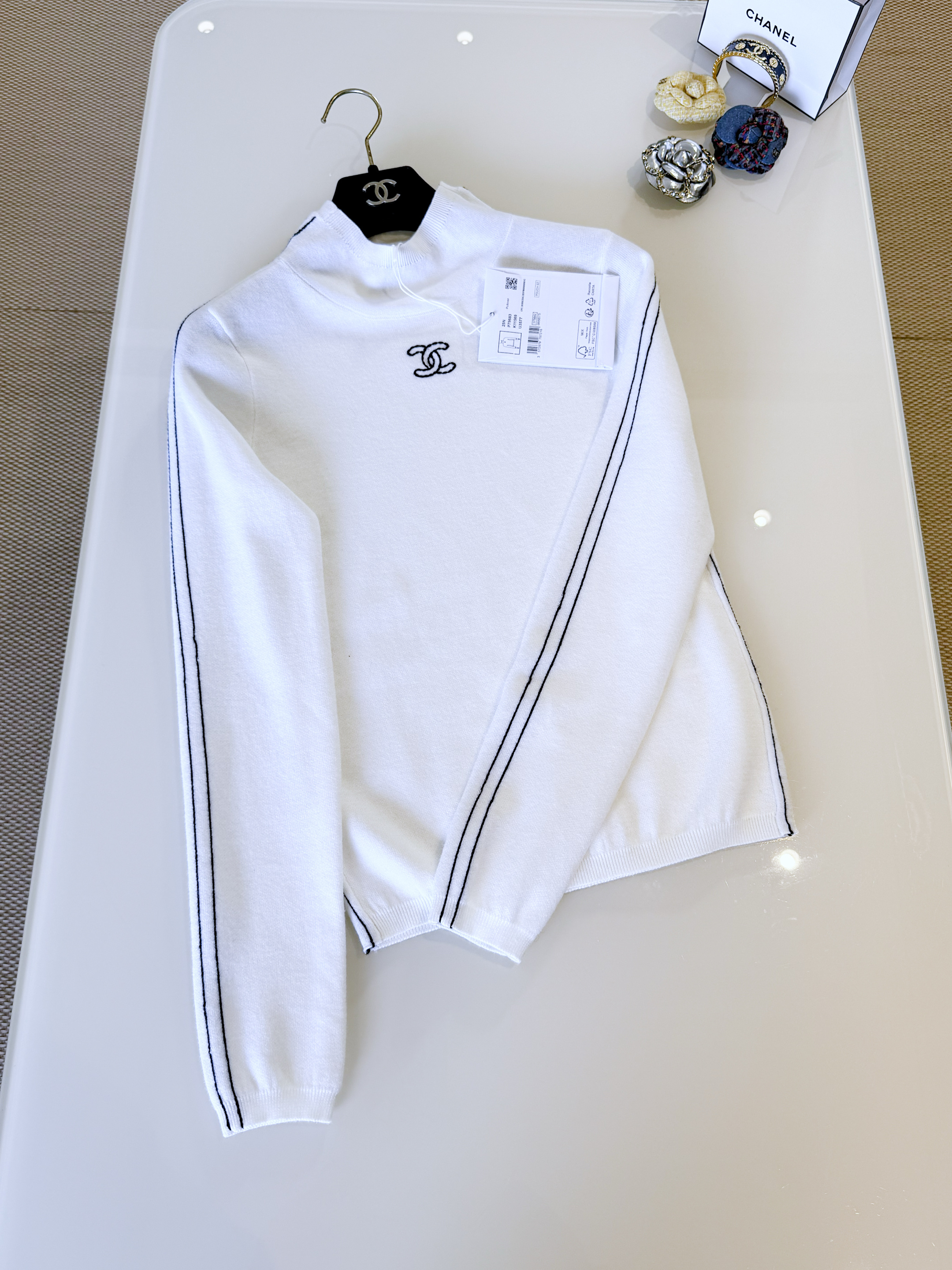 CHANEL Женский свитер из шерсти CHANEL Женский свитер из шерсти