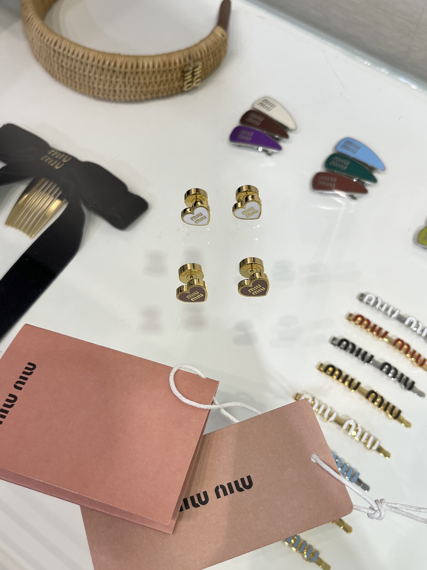 MIU MIU Женские серьги в форме сердца MIU MIU Женские серьги в форме сердца