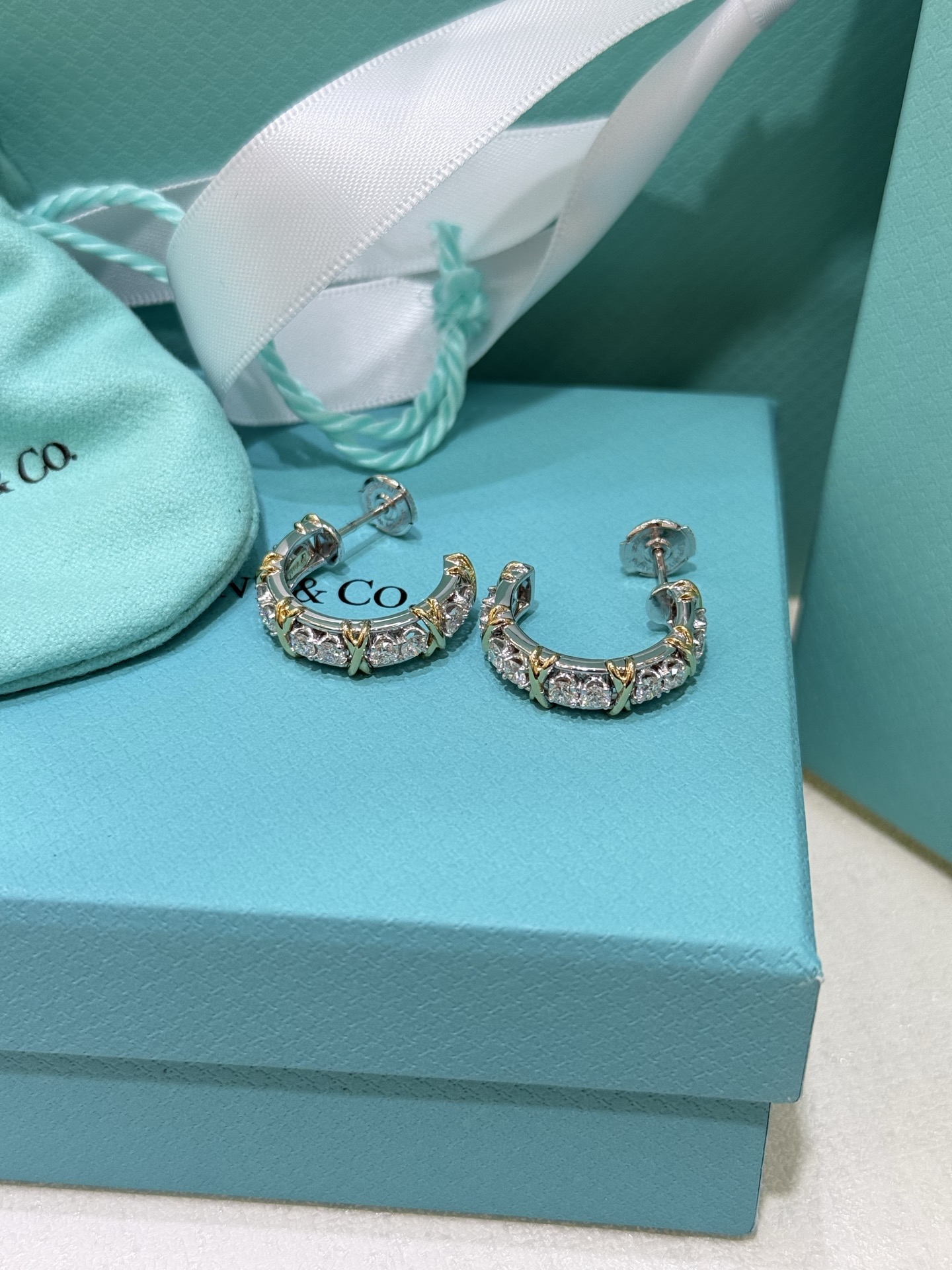 TIFFANY Серьги Sixteen Stone белое и желтое золото с бриллиантами TIFFANY Серьги Sixteen Stone белое и желтое золото с бриллиантами