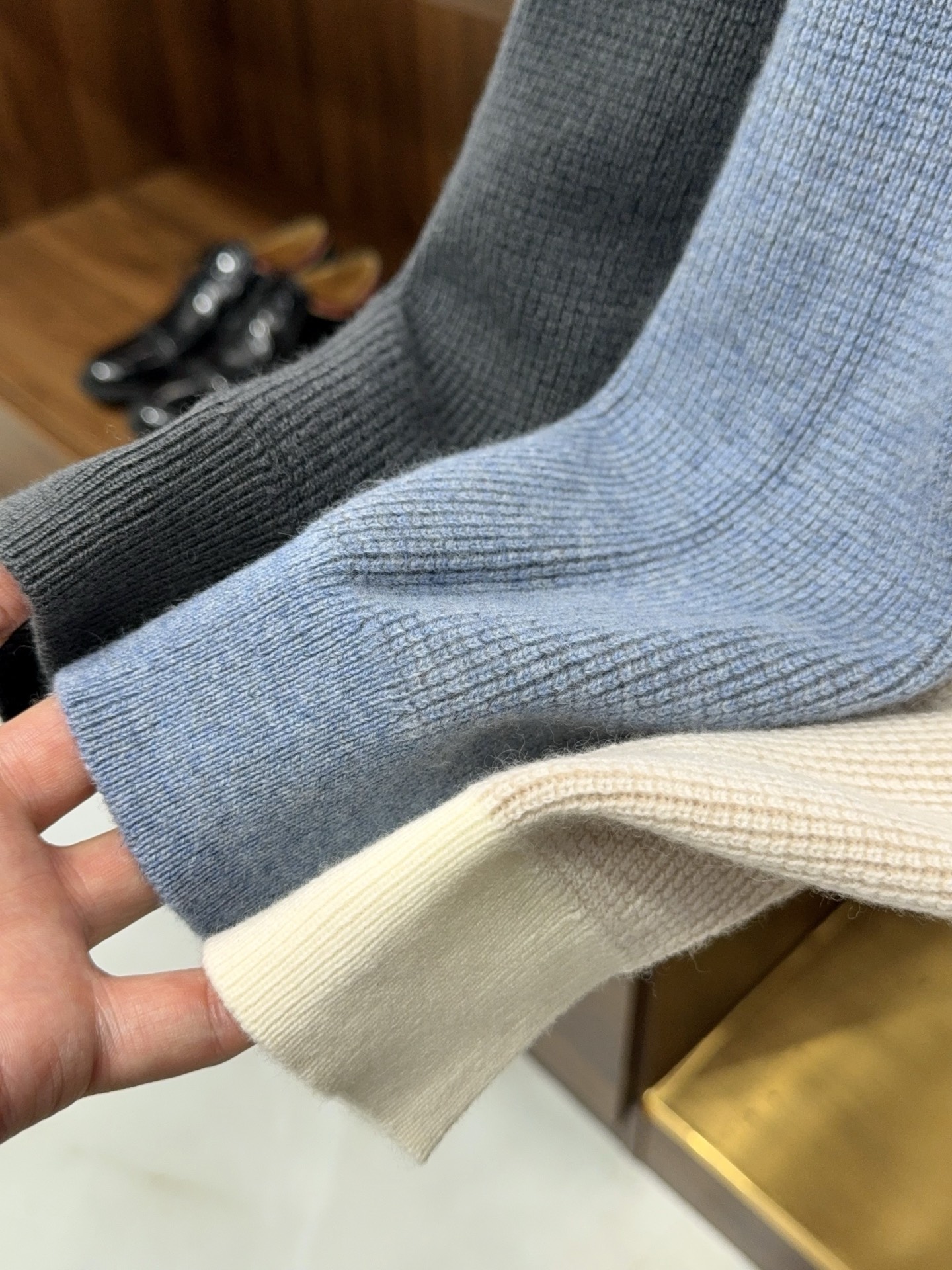 BRIONI Мужской свитер из кашемира 