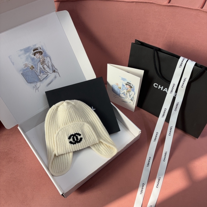 CHANEL Женская шапка из кашемира