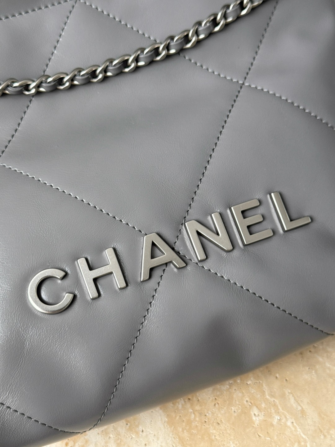 CHANEL Женская сумка 22 Mini