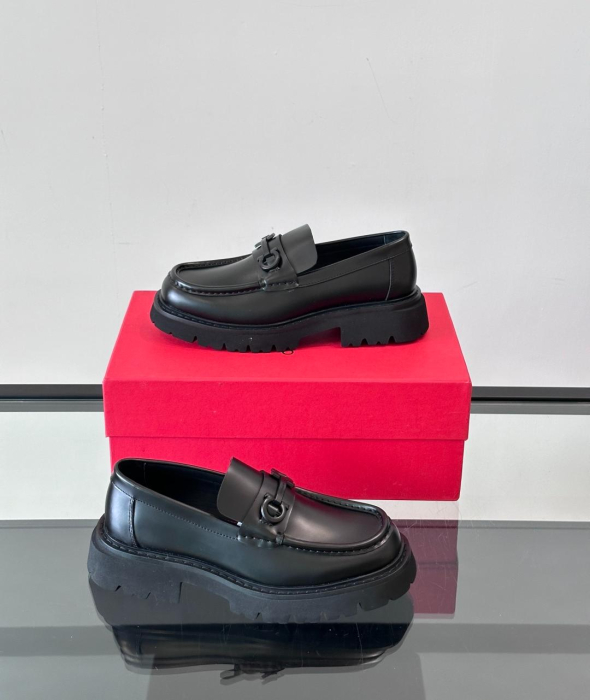 SALVATORE FERRAGAMO Мужские лоферы коровья кожа