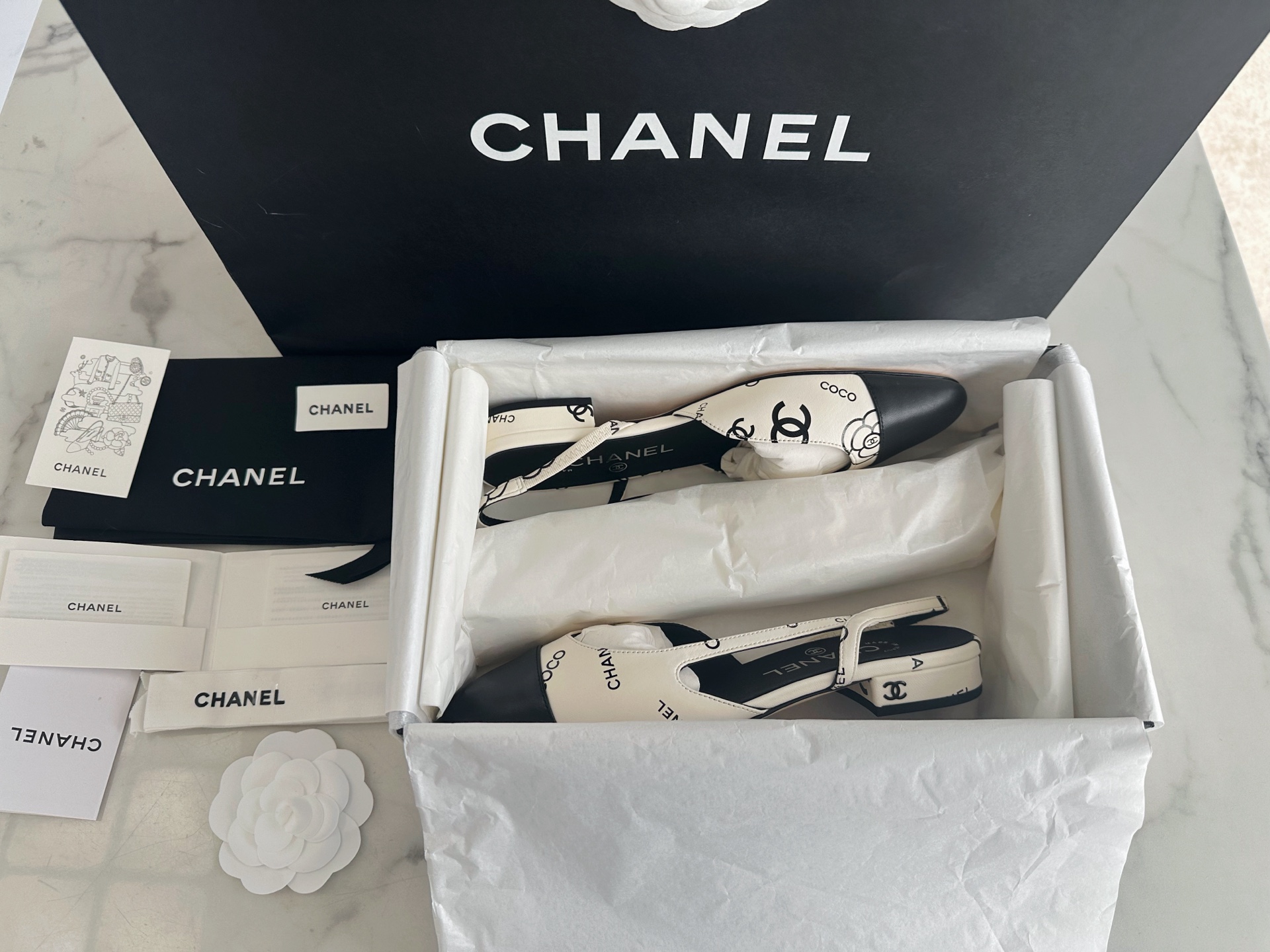 CHANEL Женские туфли слингбэки из кожи CHANEL Женские туфли слингбэки из кожи