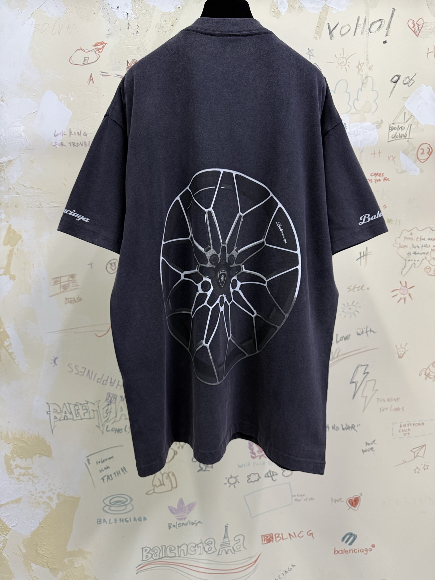 BALENCIAGA Мужская футболка коллаборация Balenciaga x Lamborghini BALENCIAGA Мужская футболка коллаборация Balenciaga x Lamborghini