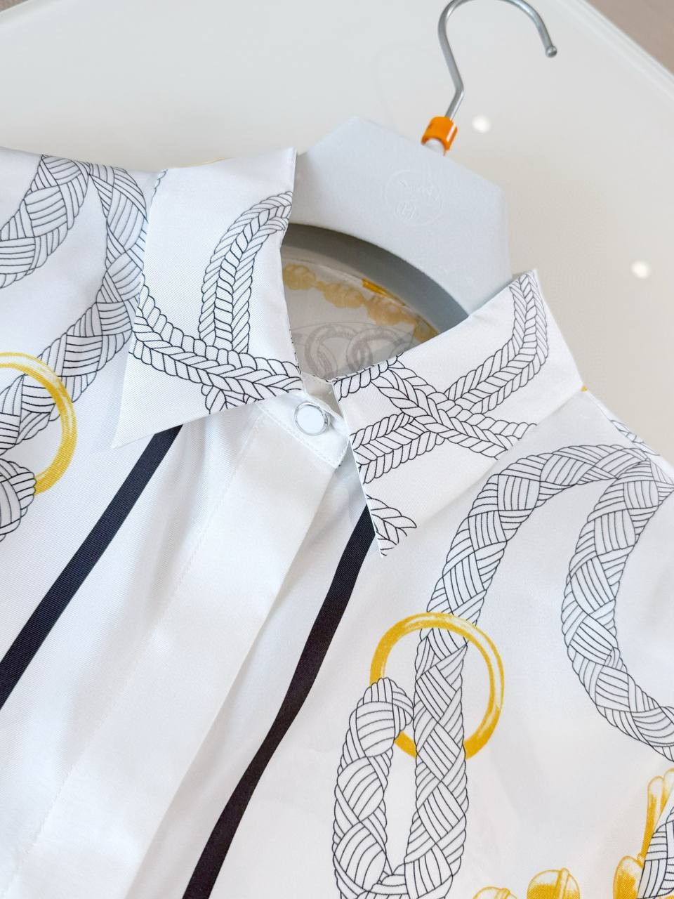 HERMES Женская шёлковая рубашка  HERMES Женская шёлковая рубашка