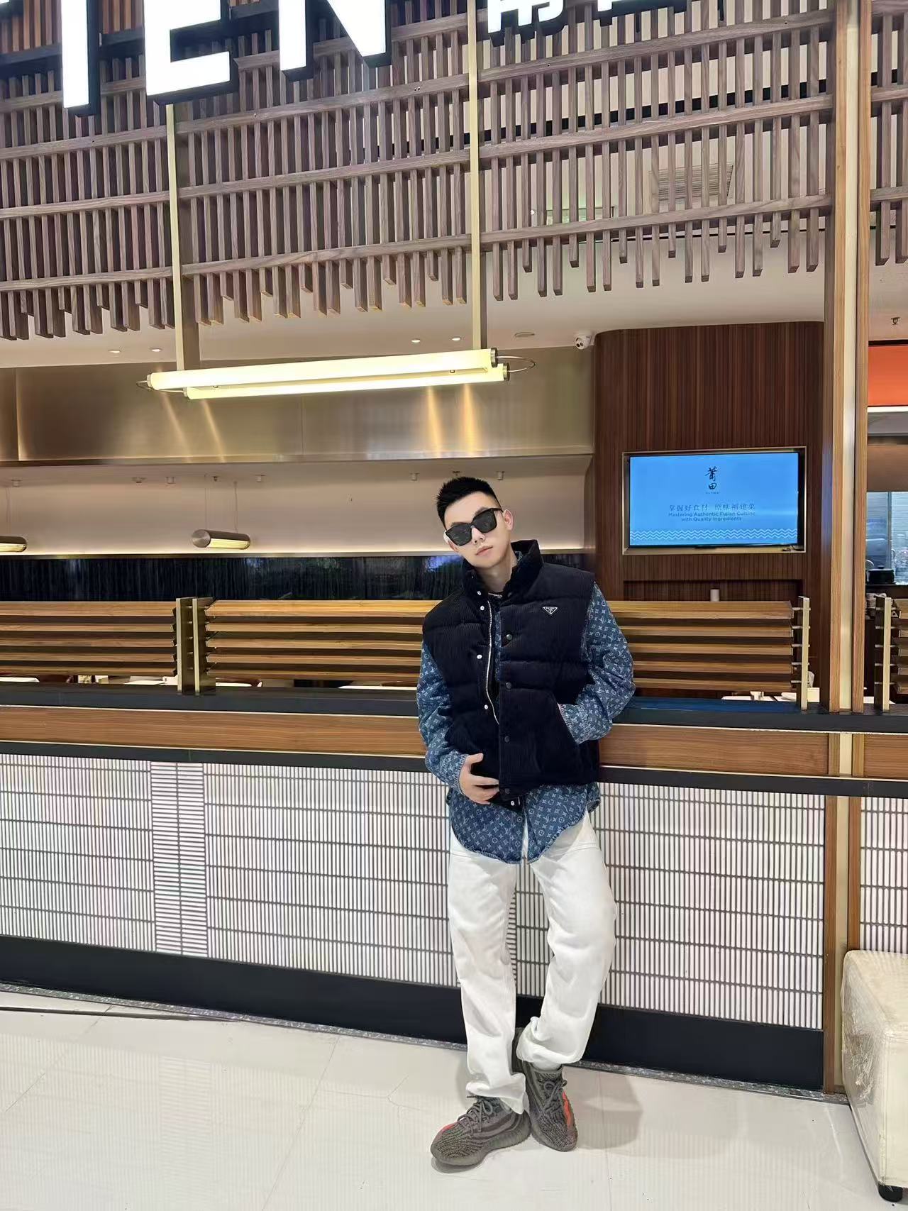 PRADA Мужской жилет с утиным пухом