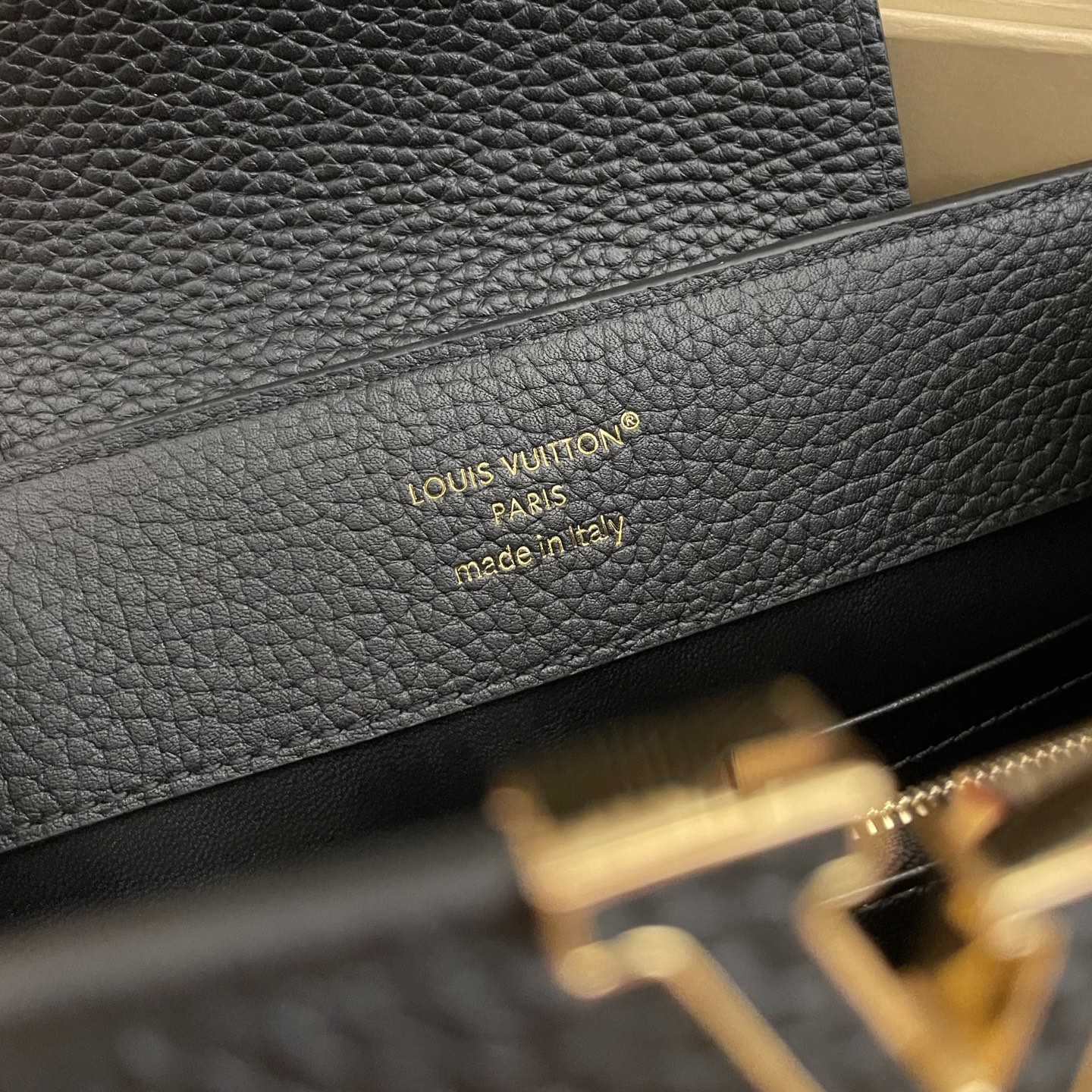 LOUIS VUITTON Женская Сумка Capucines