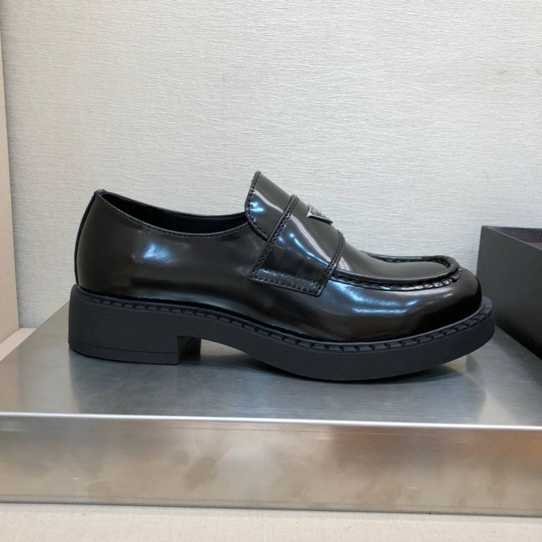 PRADA (ПРАДА) Мужские лоферы с логотипом 