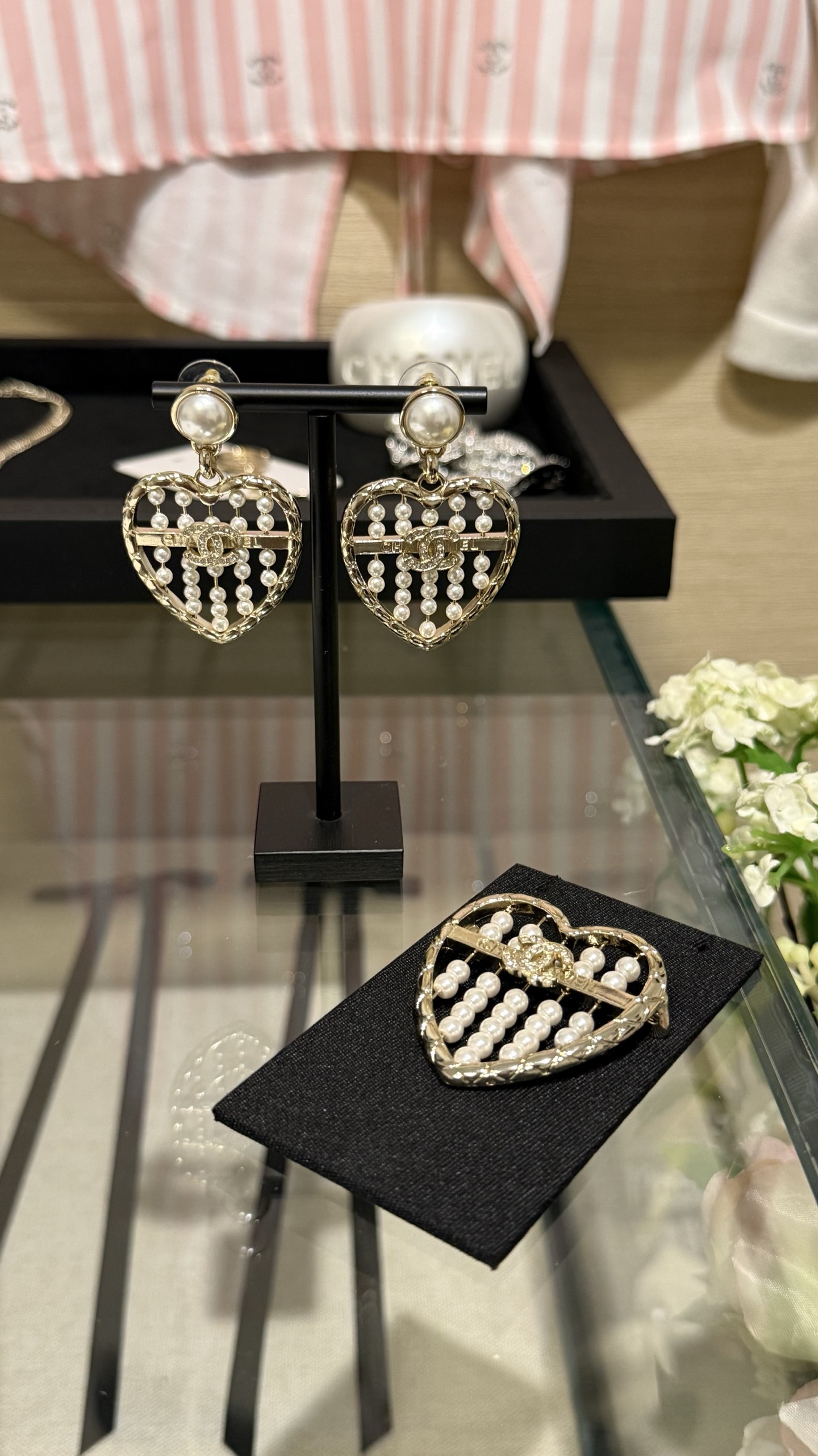 CHANEL Женская брошь в форме сердца 25A CHANEL Женская брошь в форме сердца 25A